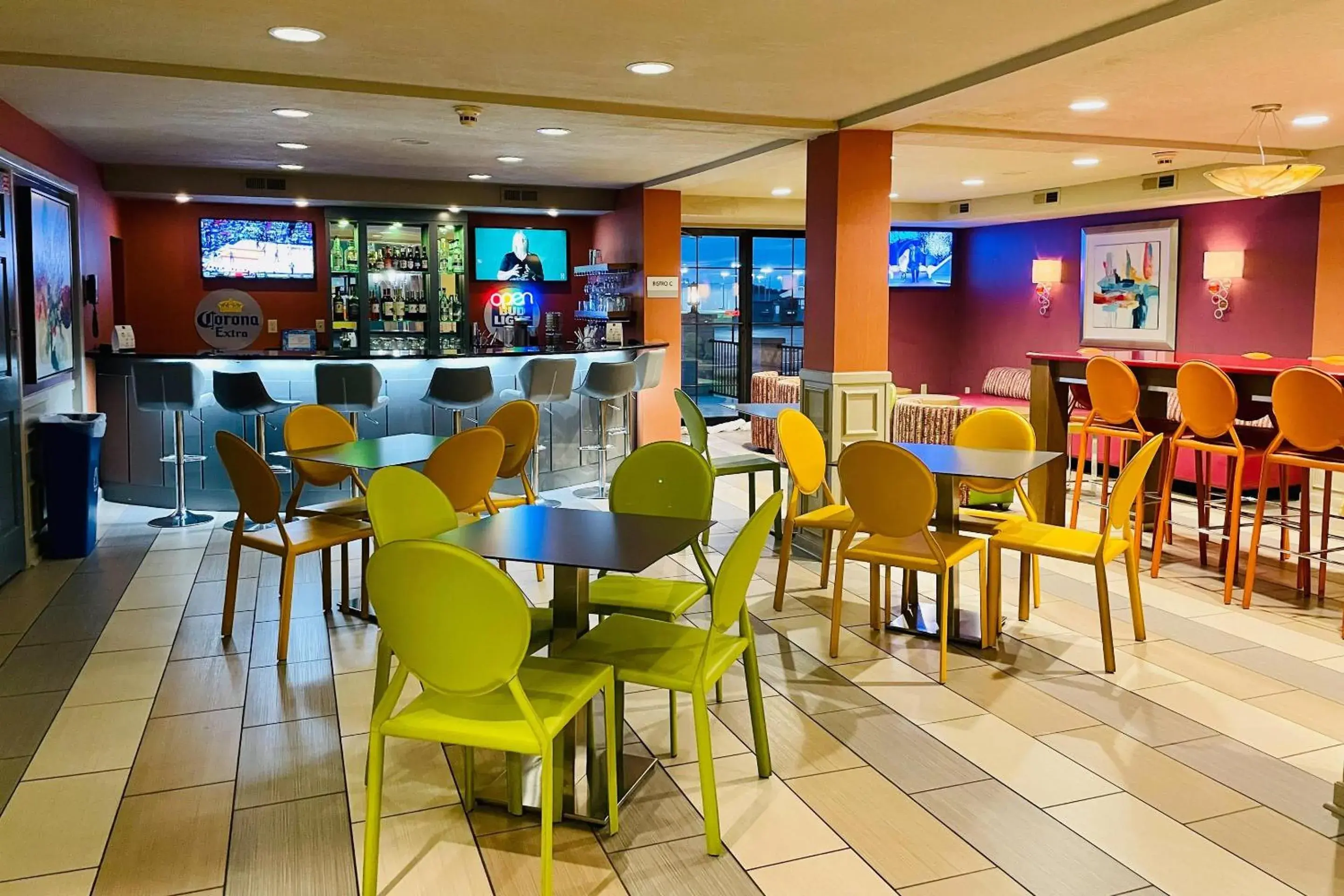 Breakfast in Clarion Inn & Suites Evansville Eastland Area Breakfast in Clarion Inn & Suites Evansville Eastland Area