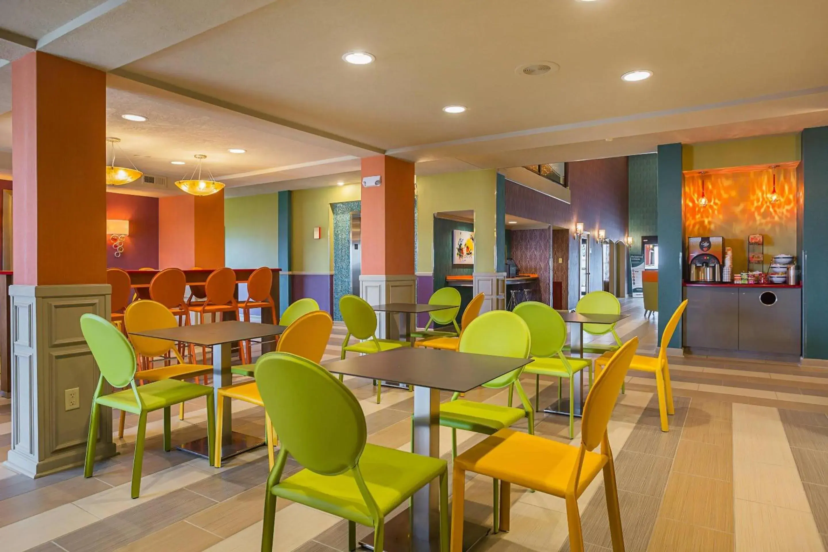 Restaurant/places to eat in Clarion Inn & Suites Evansville Eastland Area Restaurant/places to eat in Clarion Inn & Suites Evansville Eastland Area