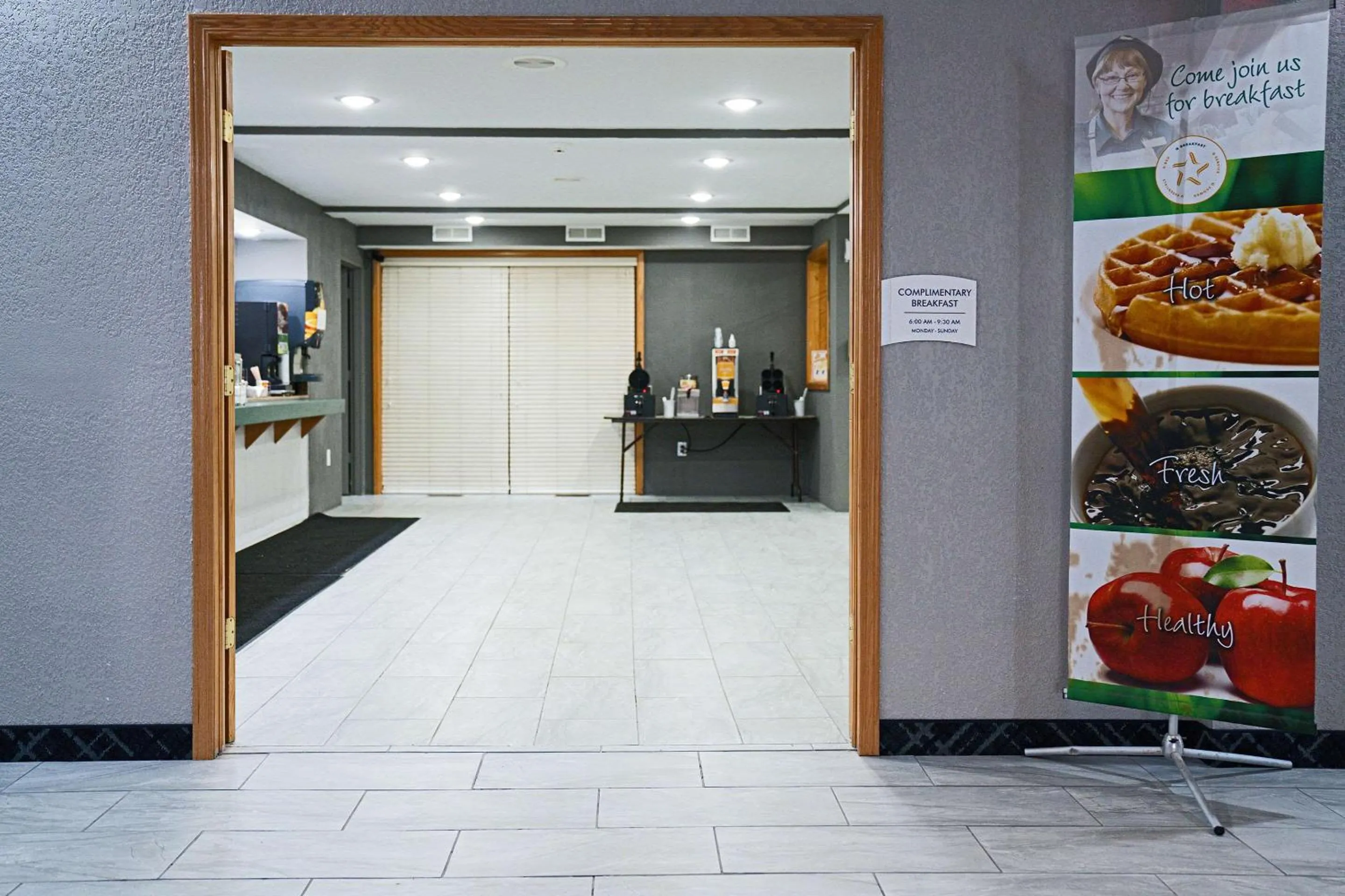 Breakfast in Quality Inn Seymour I-65