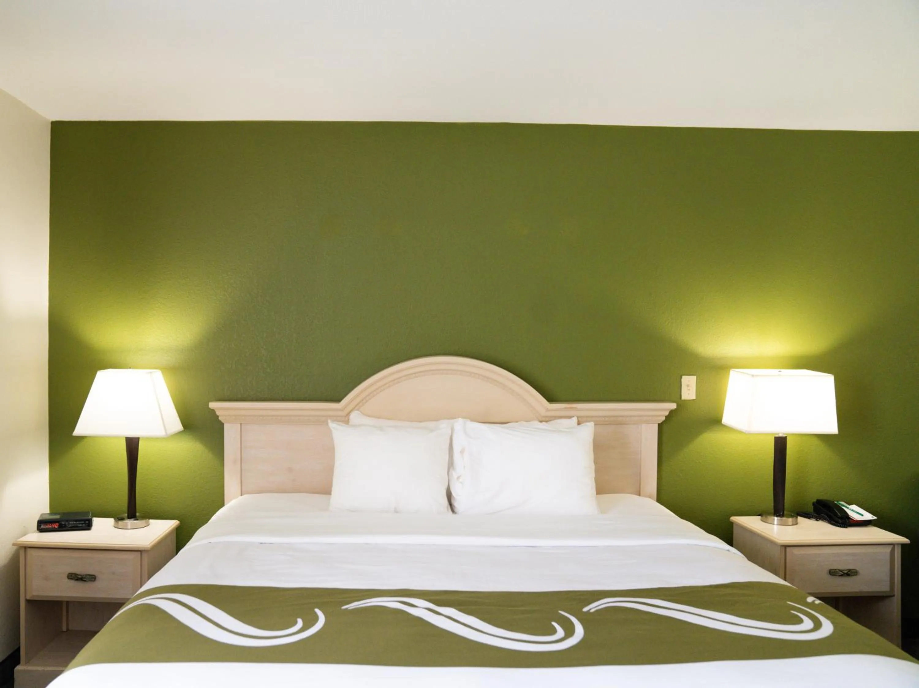 Bed in Quality Inn Seymour I-65