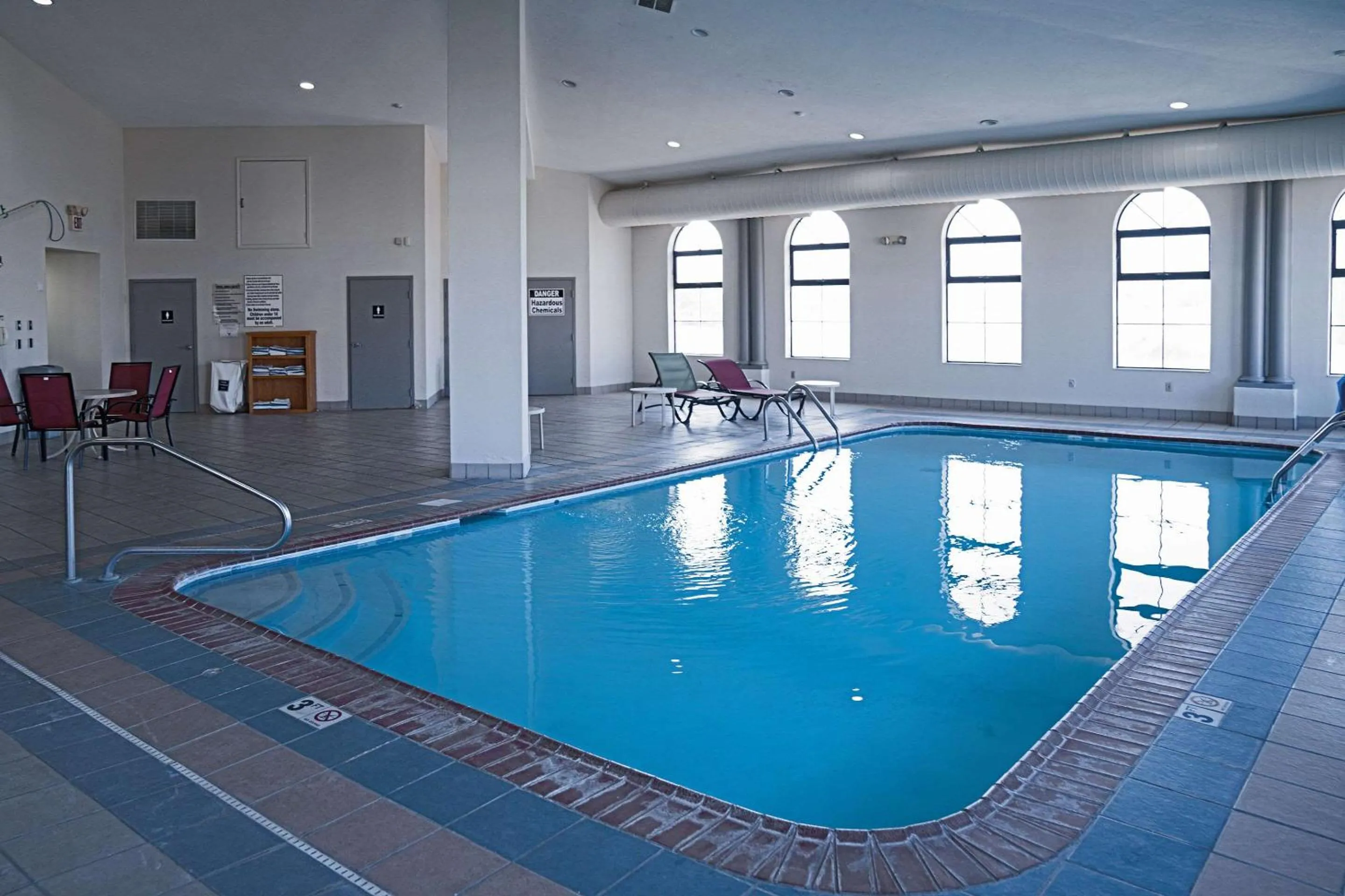 Swimming pool in Quality Inn Seymour I-65