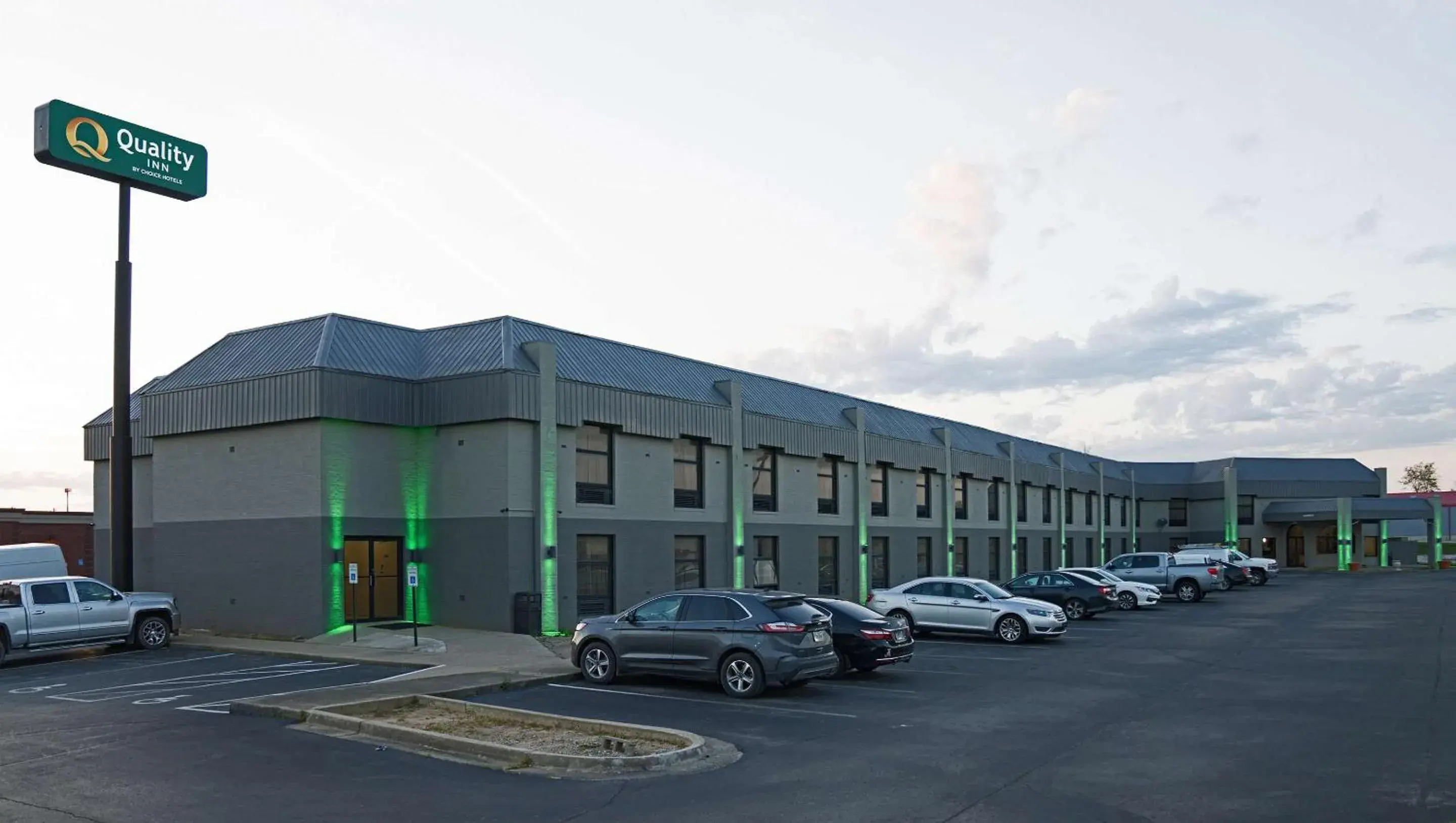 Property building in Quality Inn Seymour I-65 Property building in Quality Inn Seymour I-65