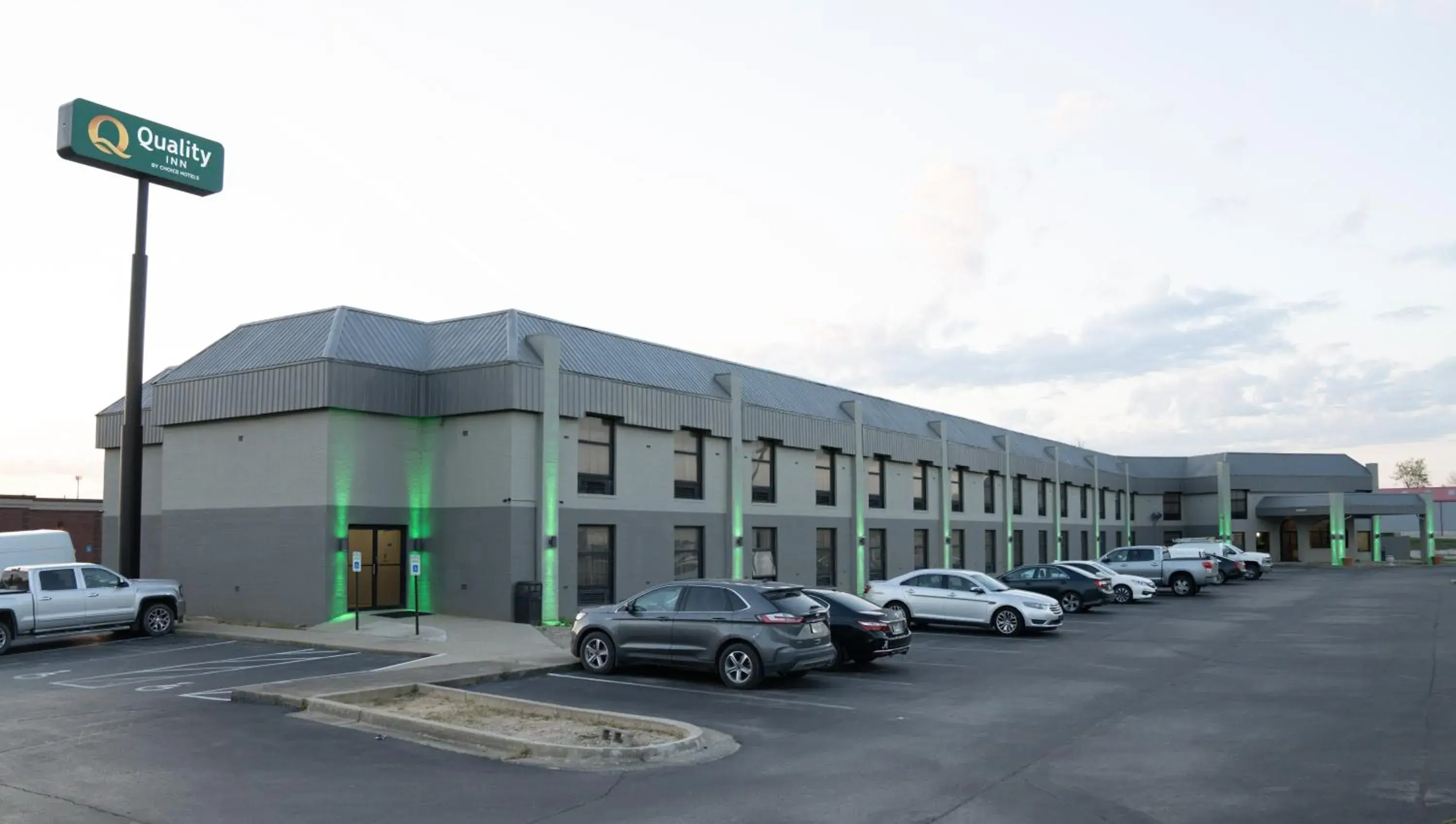 Property building in Quality Inn Seymour I-65 Property building in Quality Inn Seymour I-65