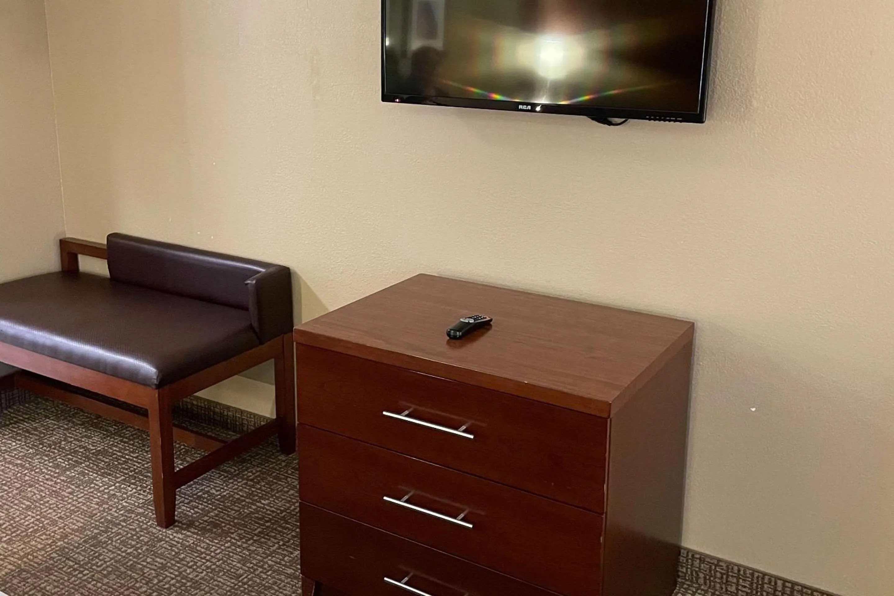 Bedroom in Comfort Inn Indianapolis South I-65