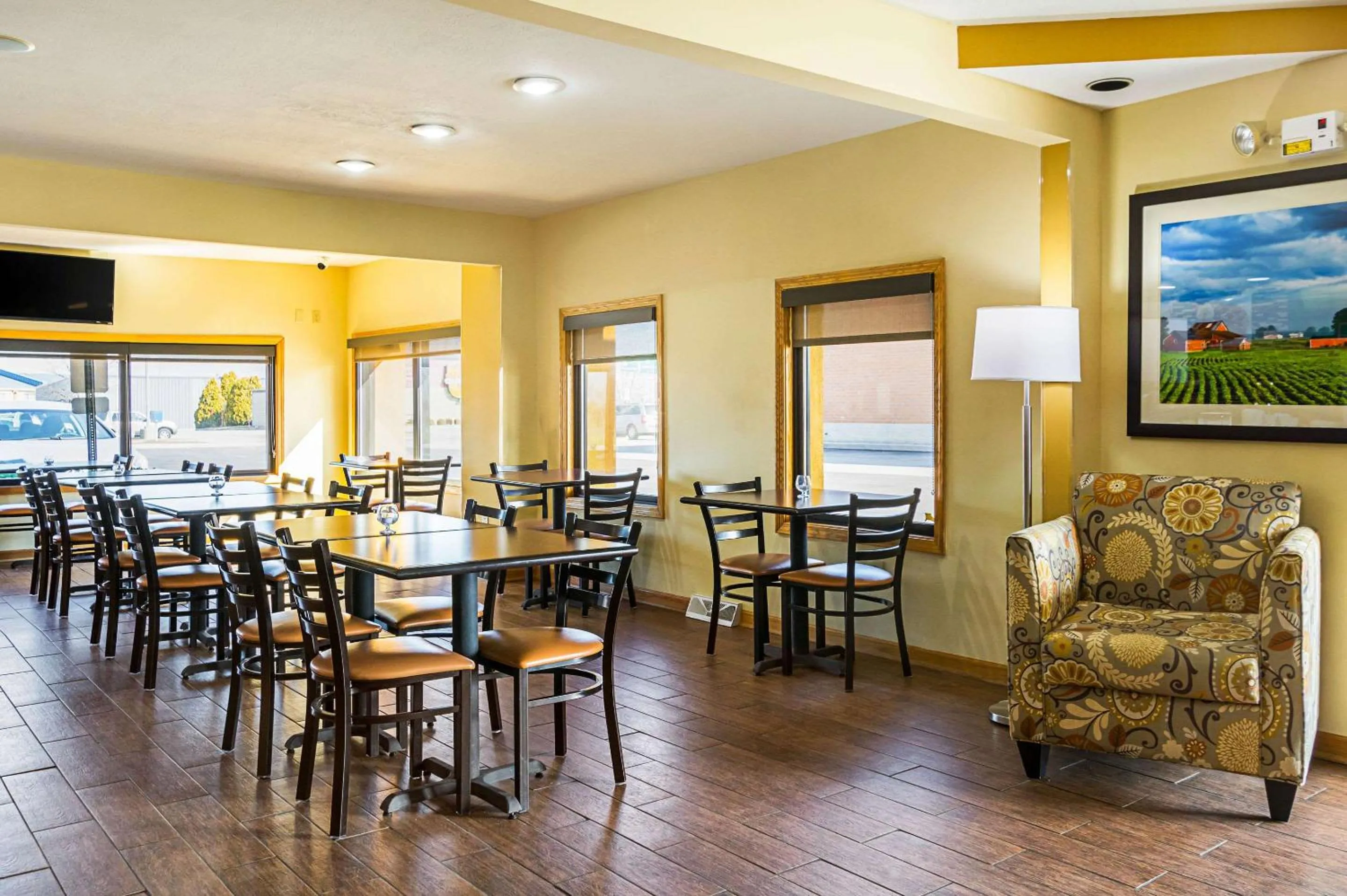 Restaurant/places to eat in Quality Inn & Suites Greensburg I-74