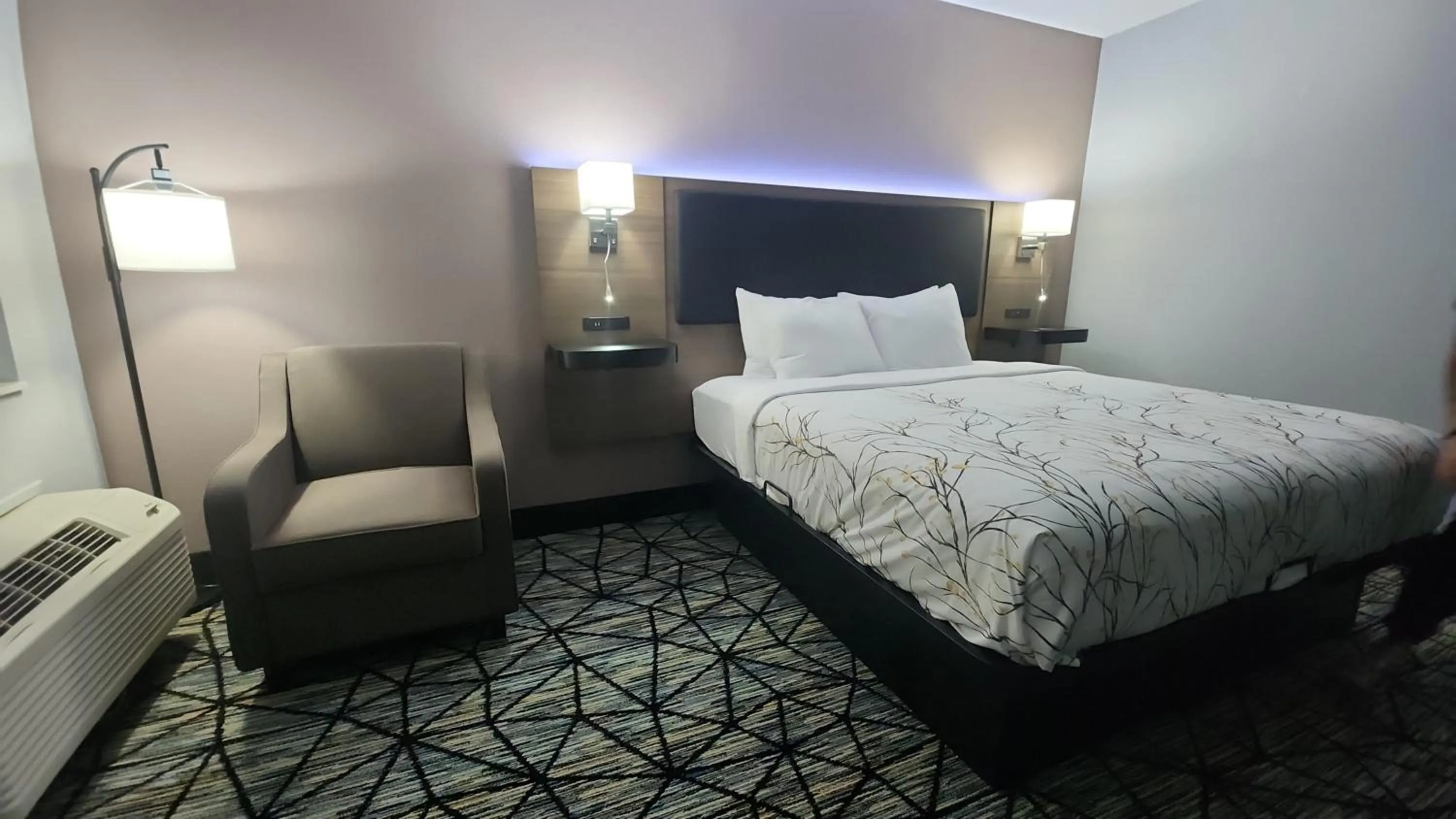 Bed in Baymont by Wyndham South Bend Near Notre Dame