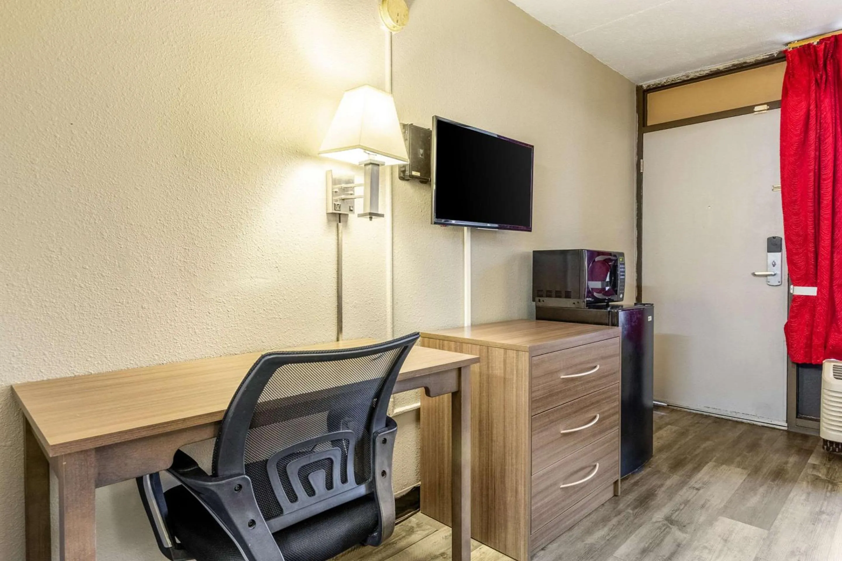 Photo of the whole room in Econo Lodge Seymour