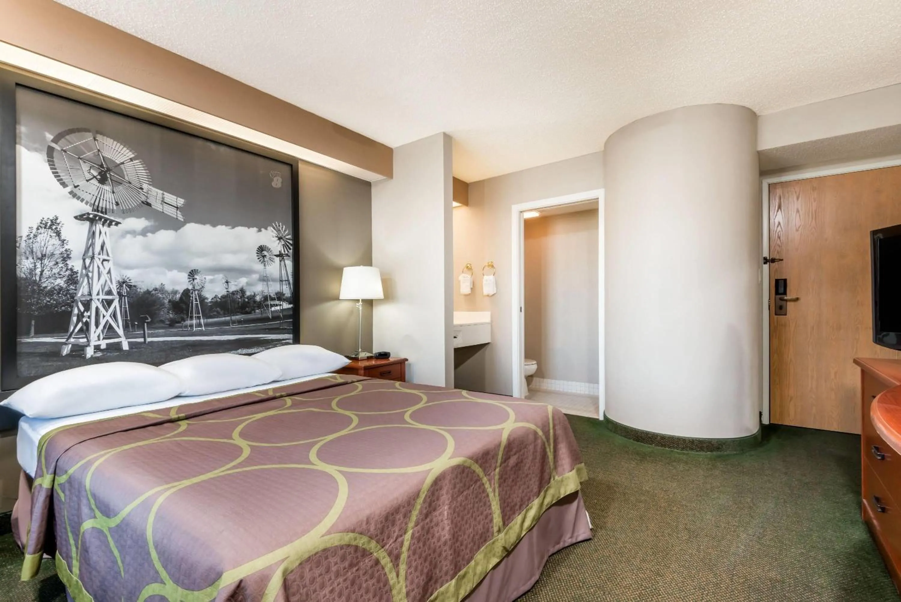 Photo of the whole room, Bed in Super 8 by Wyndham Jasper