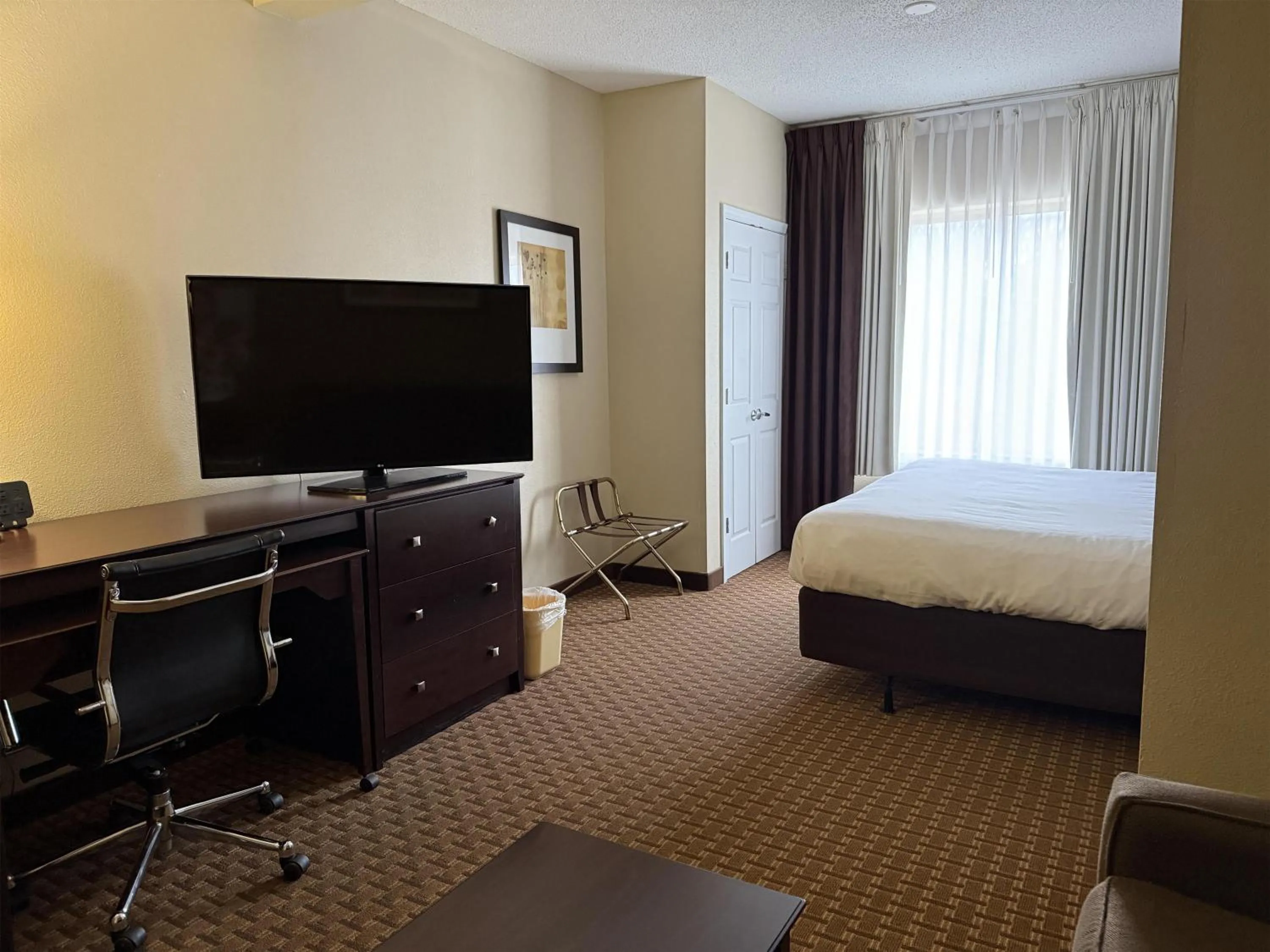 Bedroom, Bed in SureStay by Best Western Marion