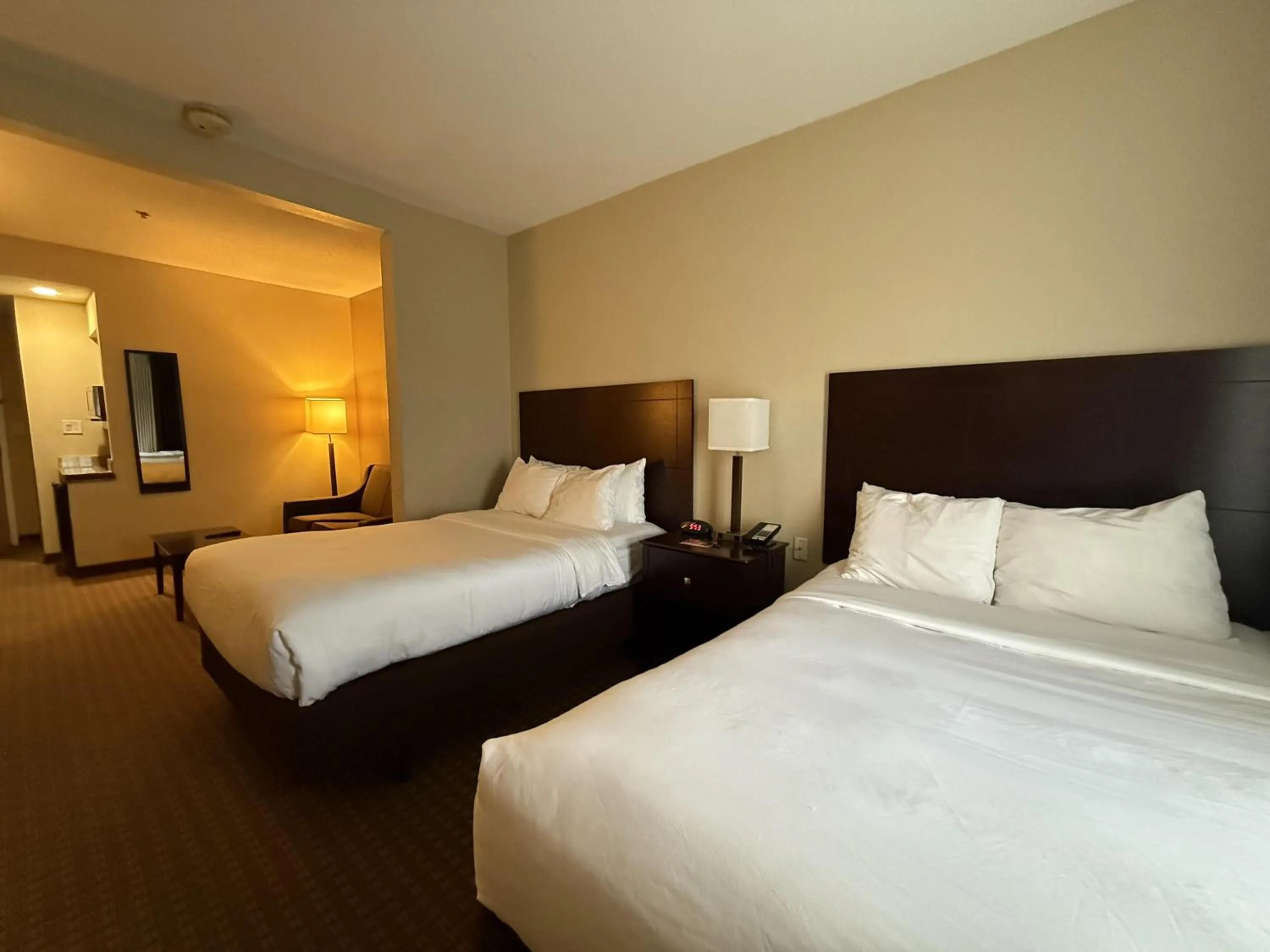 Bedroom, Bed in SureStay by Best Western Marion