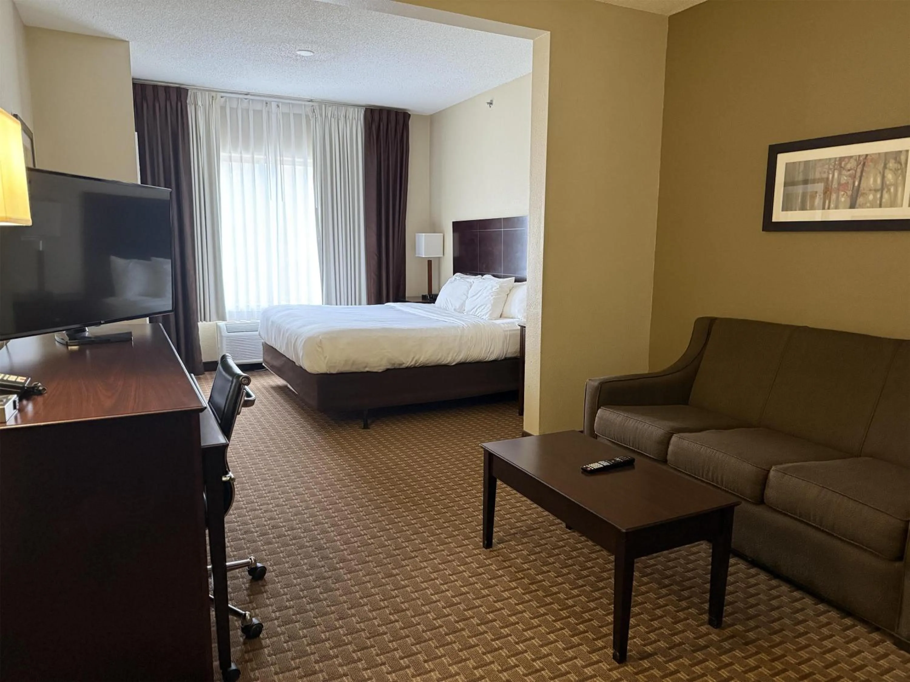 Bedroom, Bed in SureStay by Best Western Marion