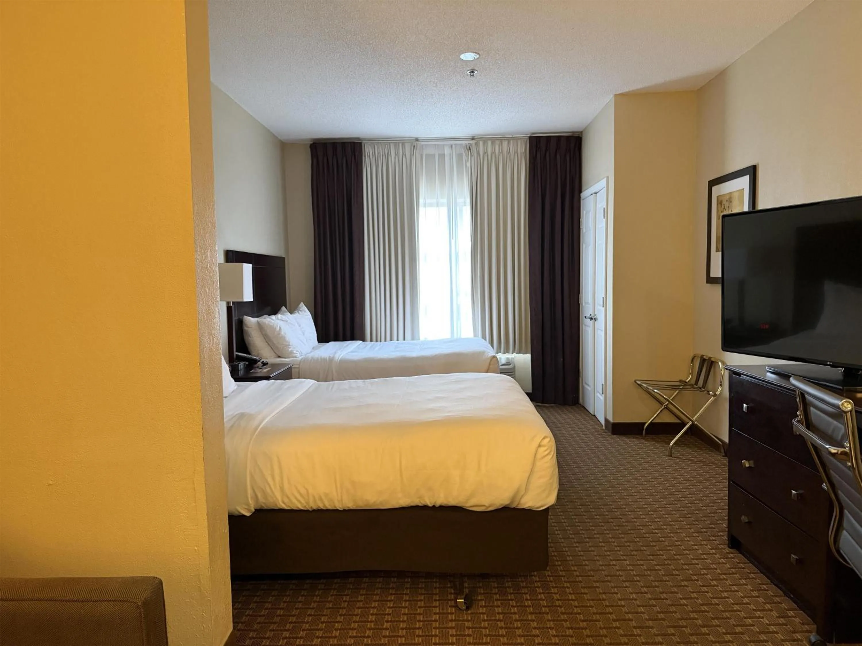 Bedroom, Bed in SureStay by Best Western Marion