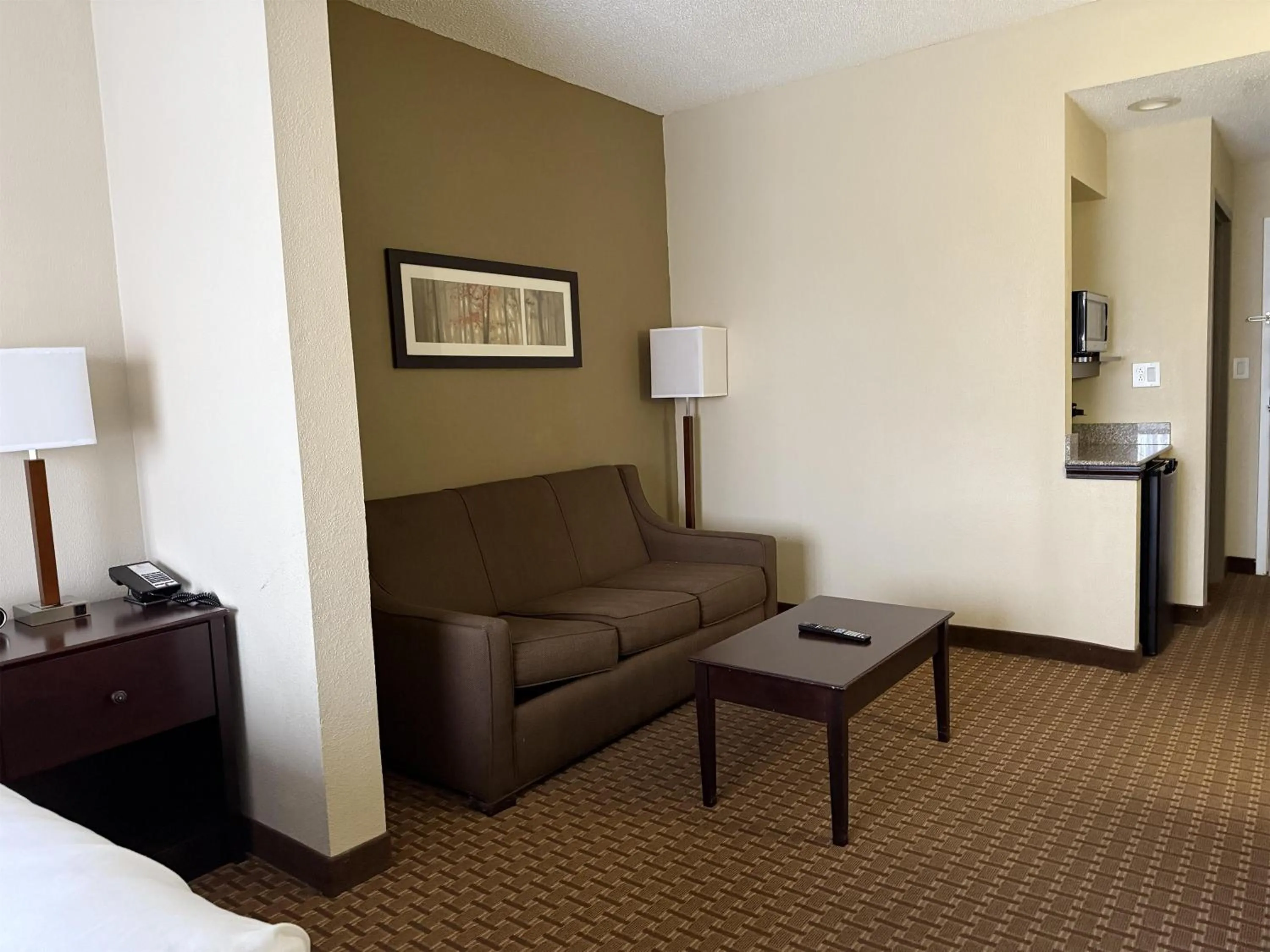 Bedroom in SureStay by Best Western Marion