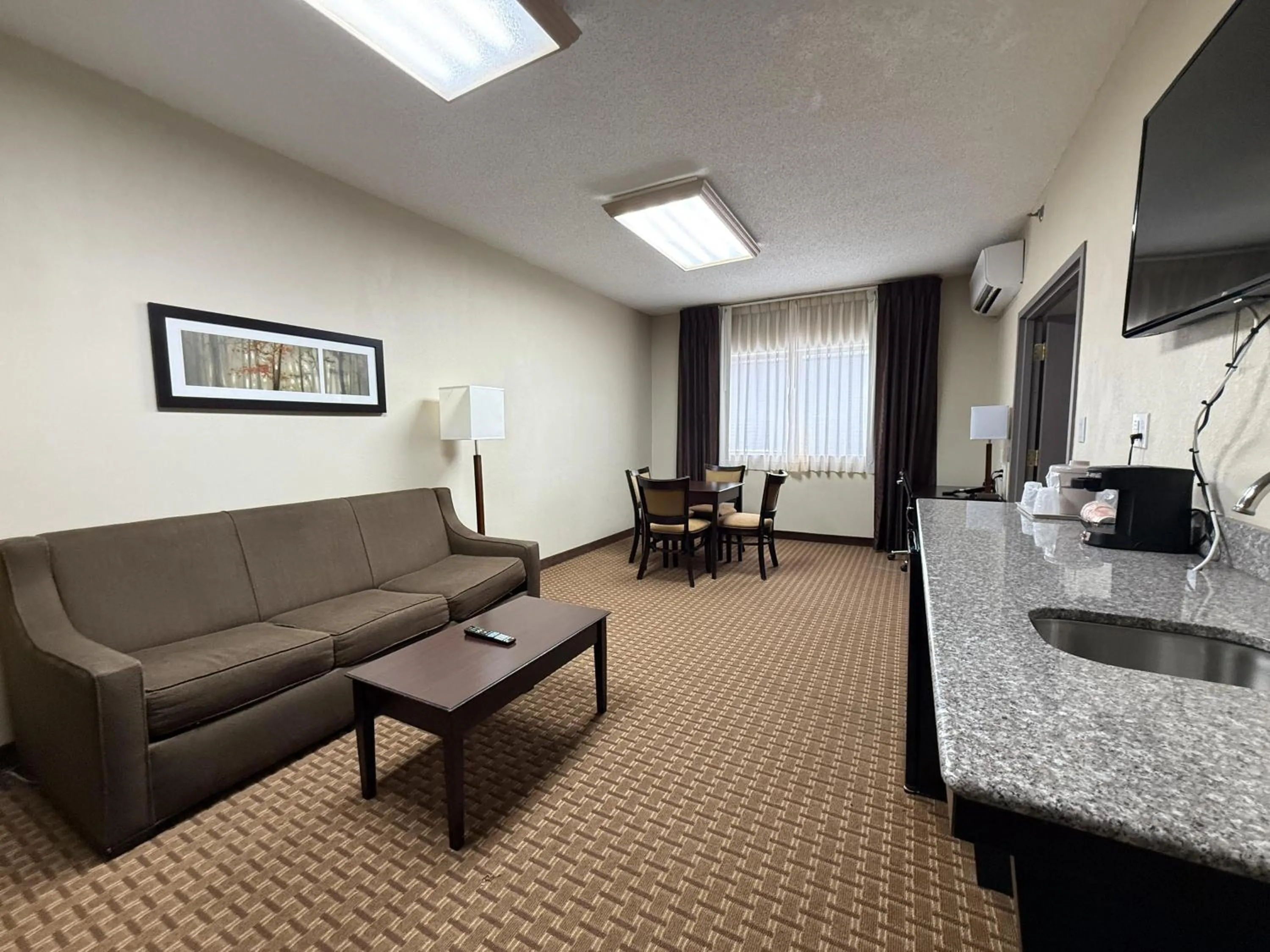 Bedroom in SureStay by Best Western Marion