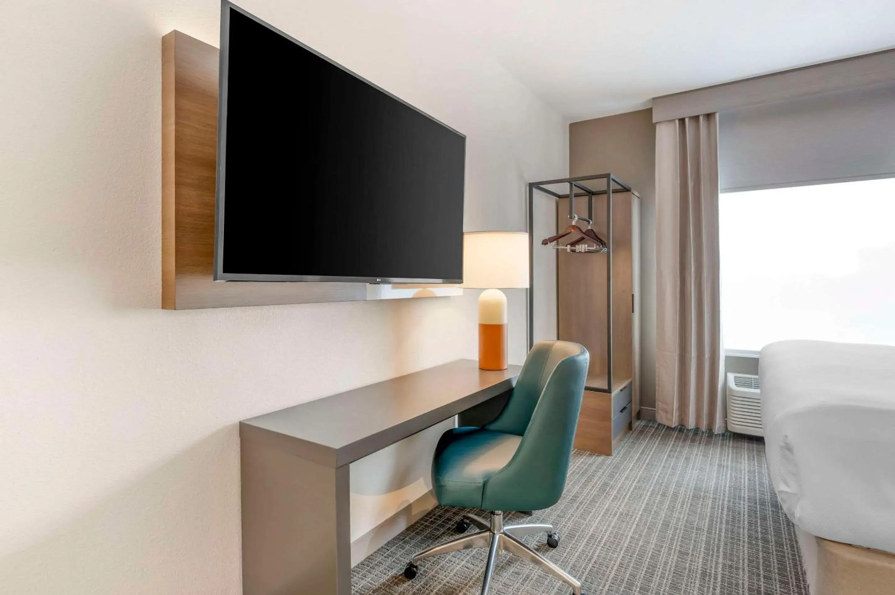 Bedroom, Bed in Comfort Suites Fort Wayne - Southwest Bedroom, Bed in Comfort Suites Fort Wayne - Southwest