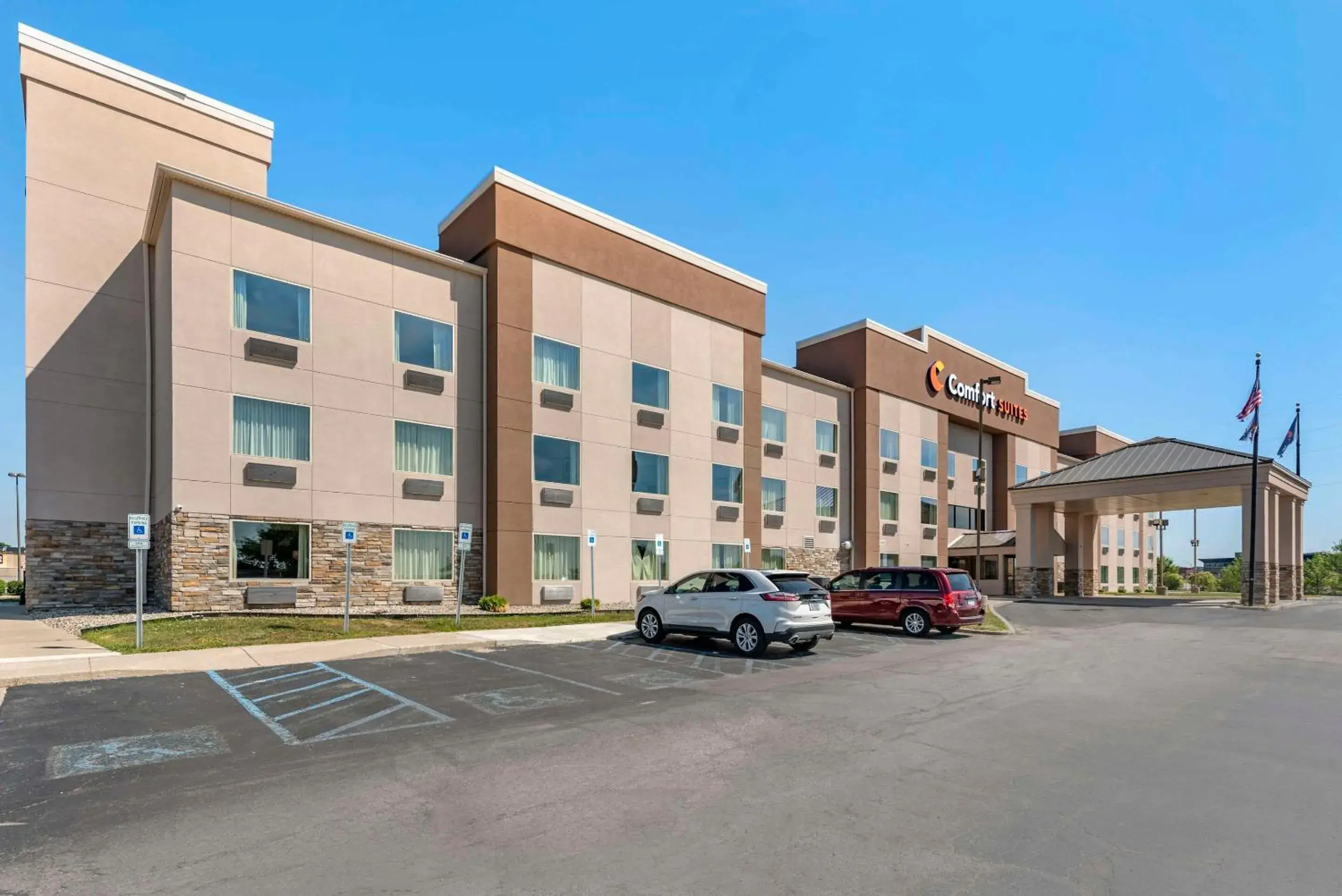 Property building in Comfort Suites Fort Wayne - Southwest Property building in Comfort Suites Fort Wayne - Southwest