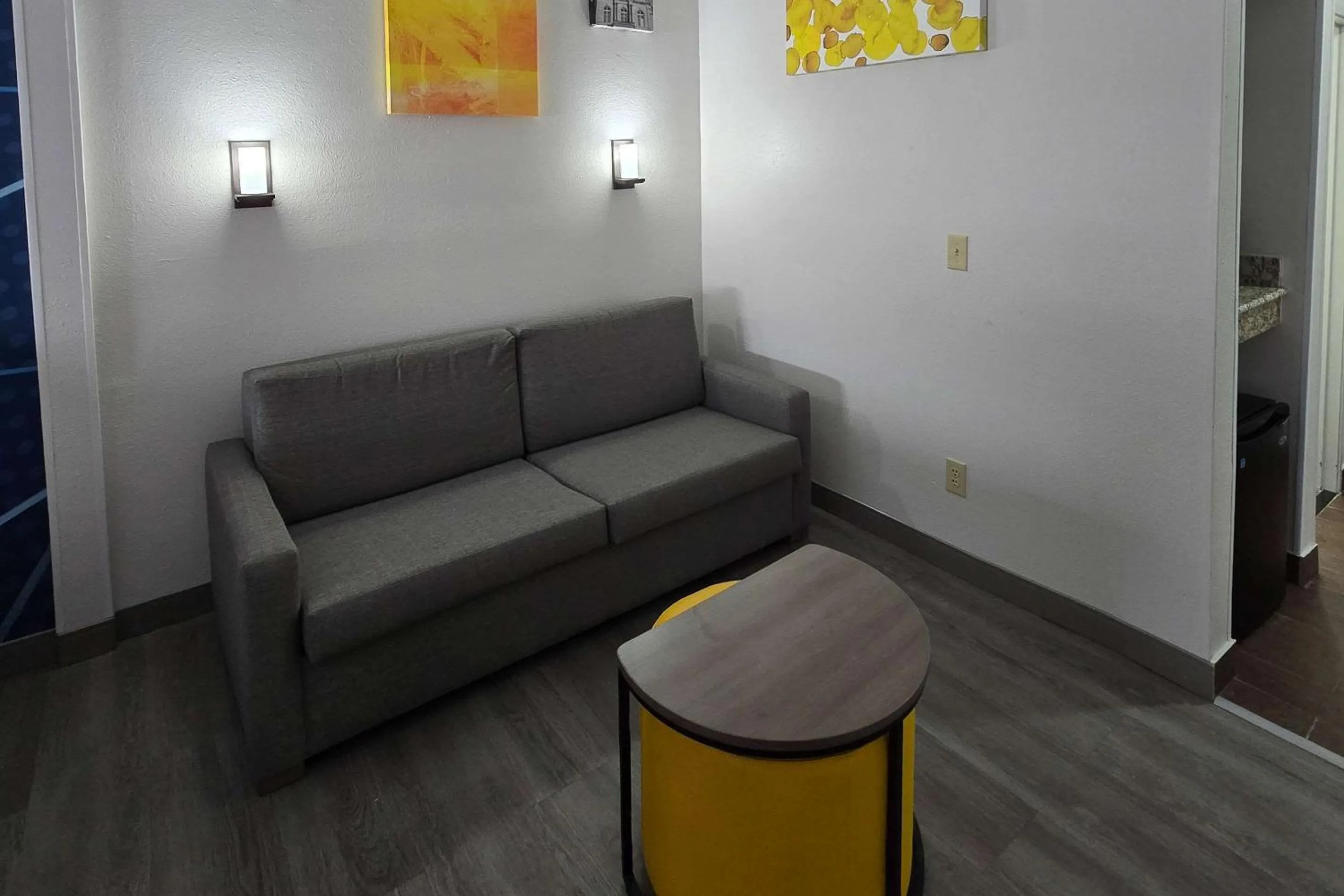 Bedroom in Comfort Suites Terre Haute University Area