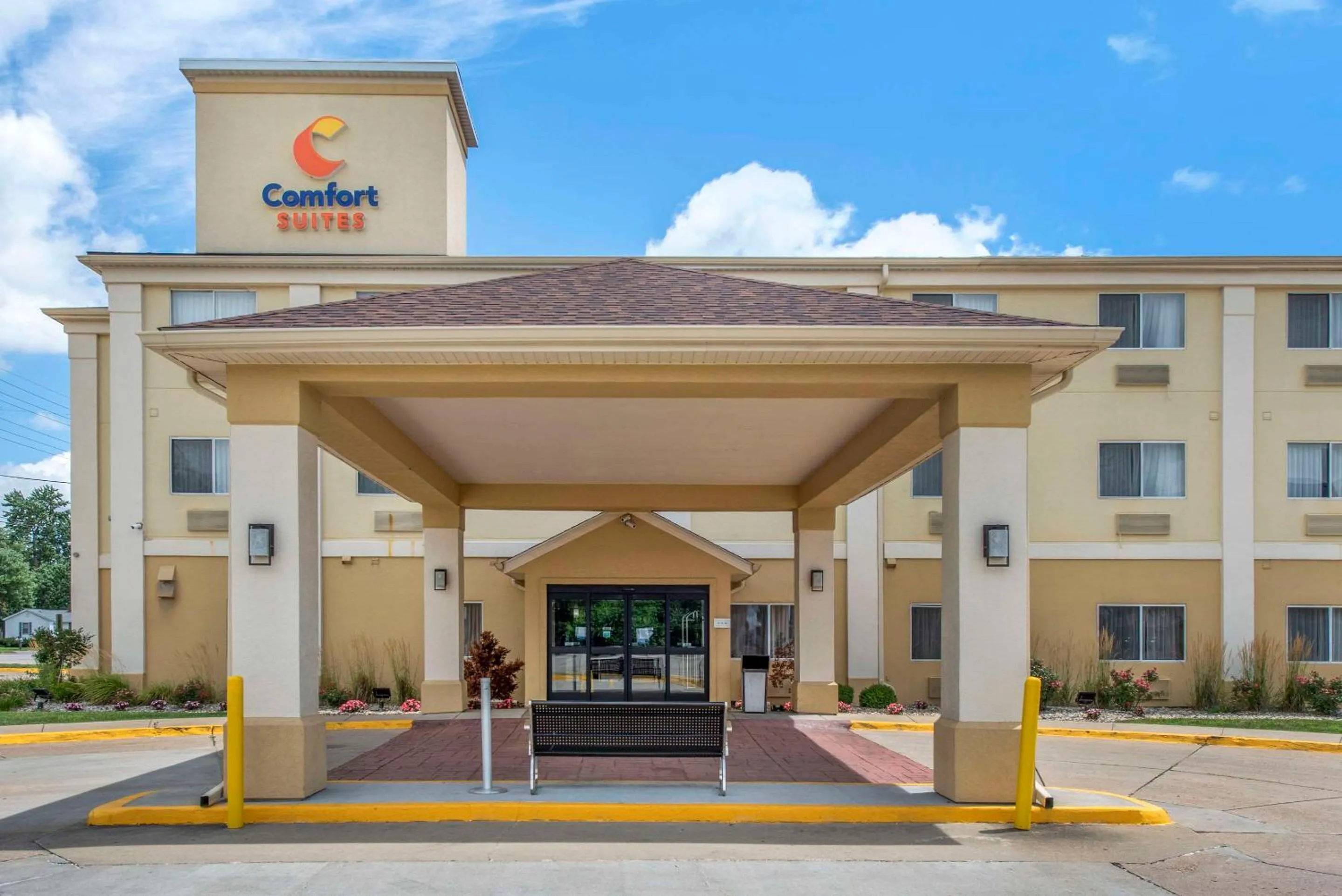 Property building in Comfort Suites Terre Haute University Area