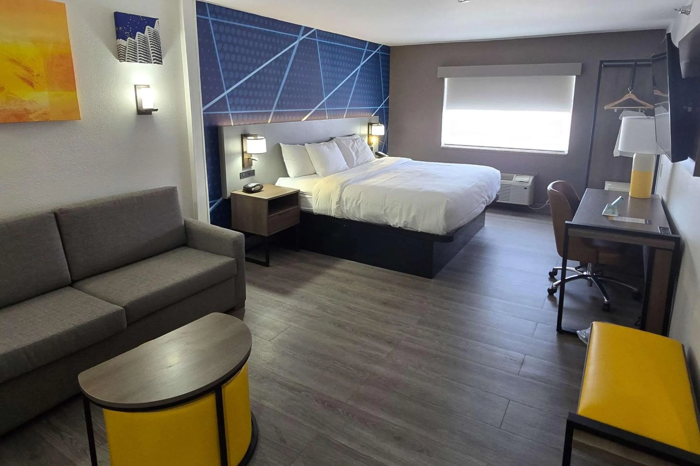 Bedroom, Bed in Comfort Suites Terre Haute University Area