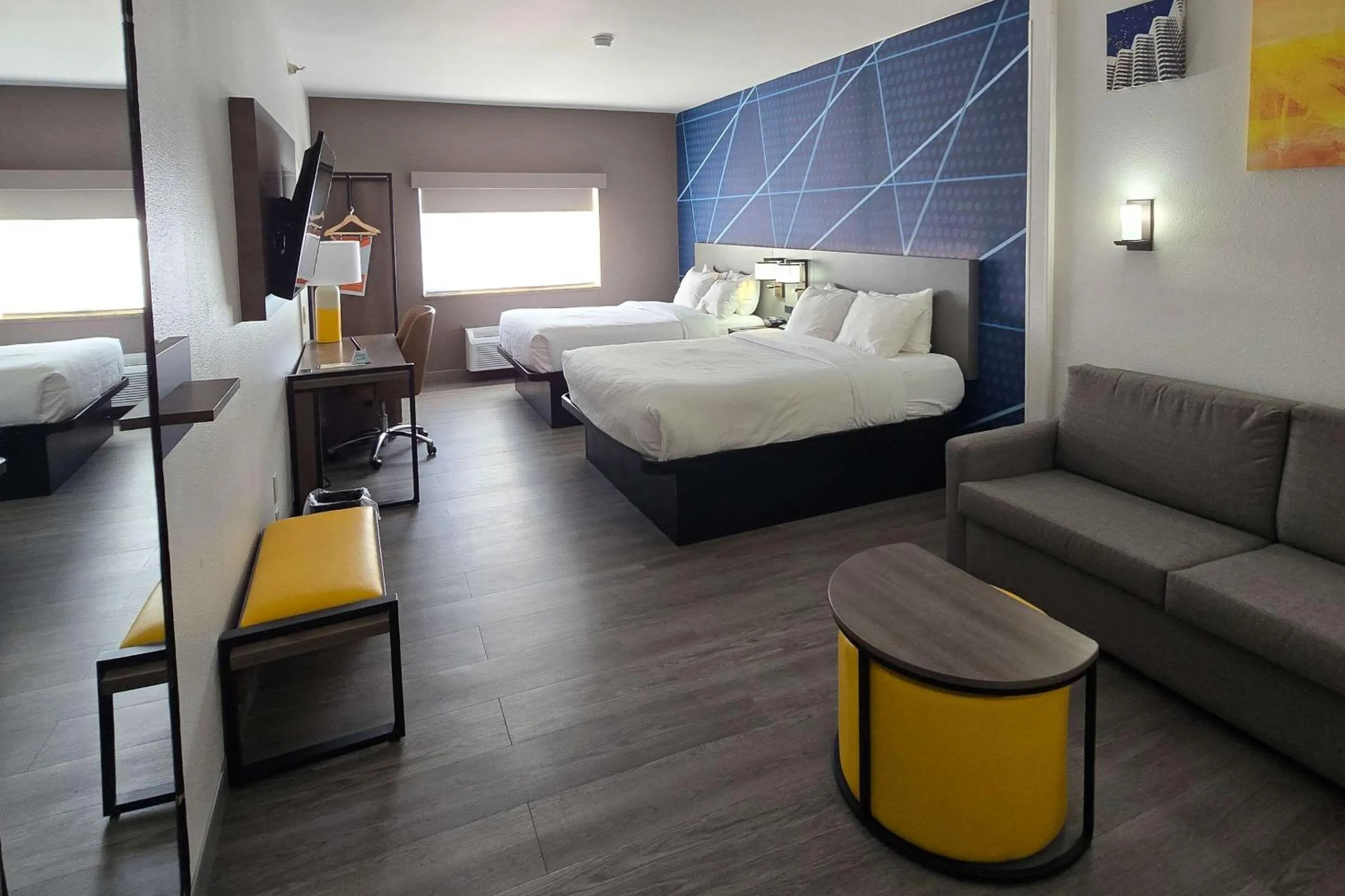 Bedroom, Bed in Comfort Suites Terre Haute University Area