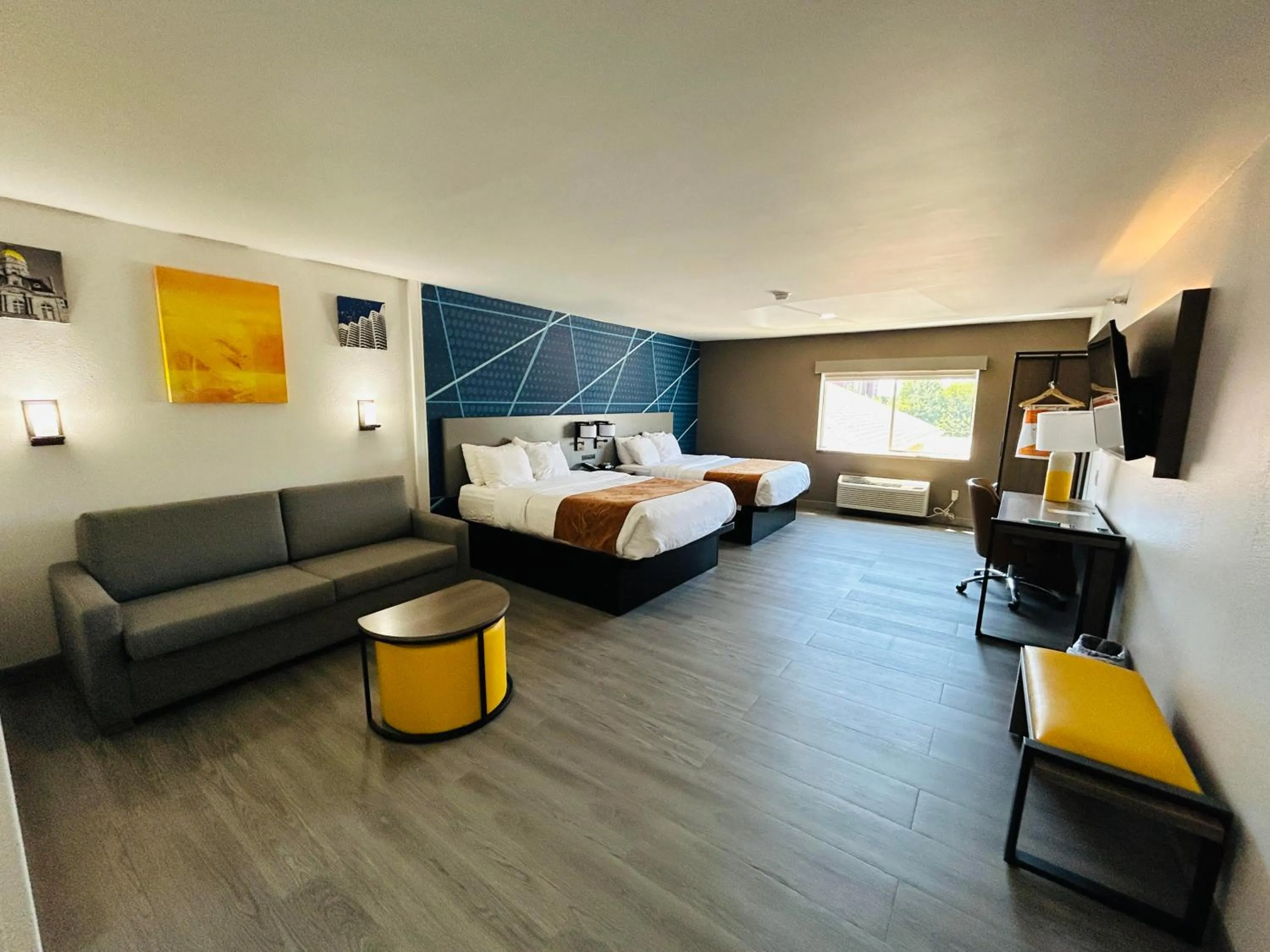 Bed in Comfort Suites Terre Haute University Area