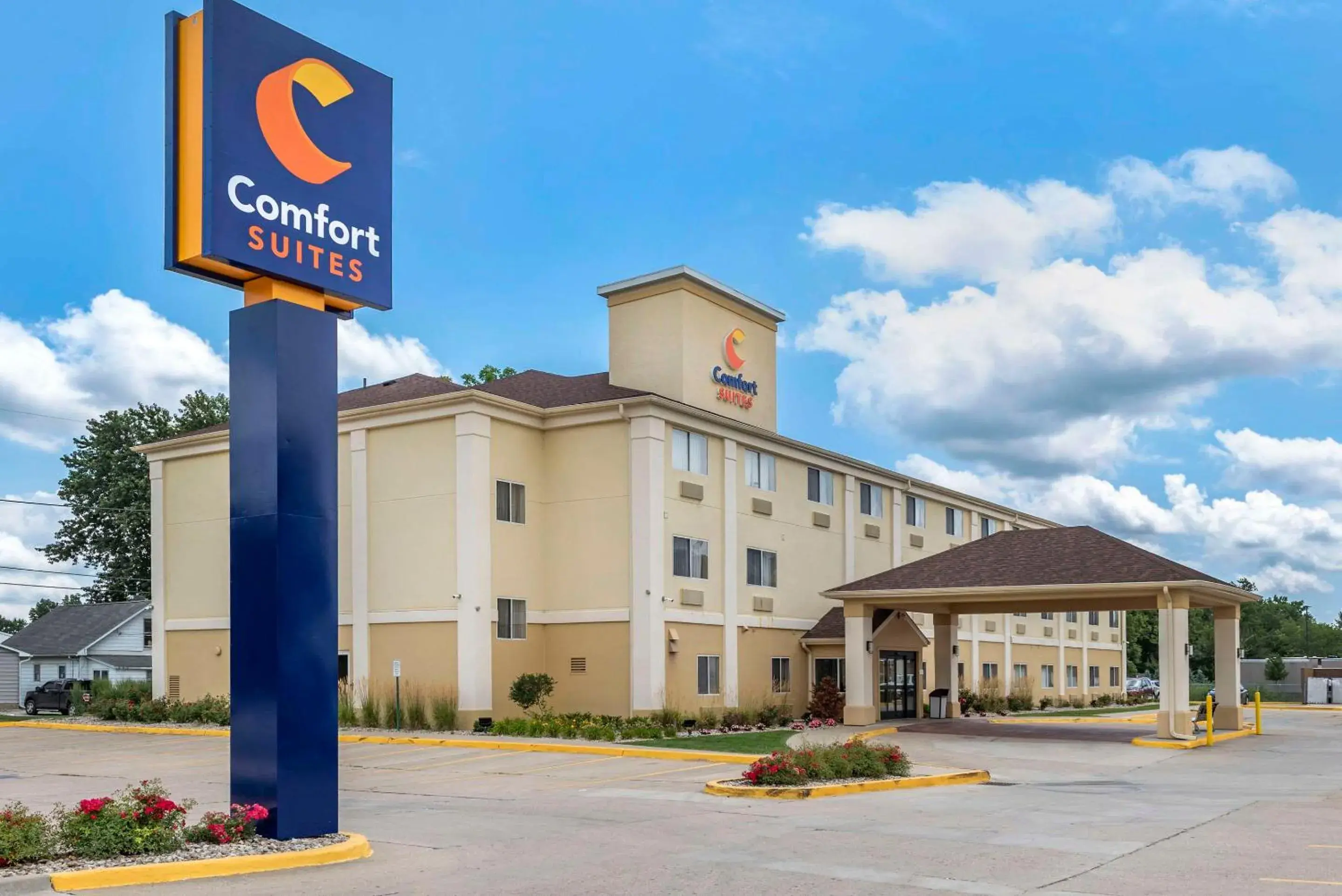 Property building in Comfort Suites Terre Haute University Area Property building in Comfort Suites Terre Haute University Area