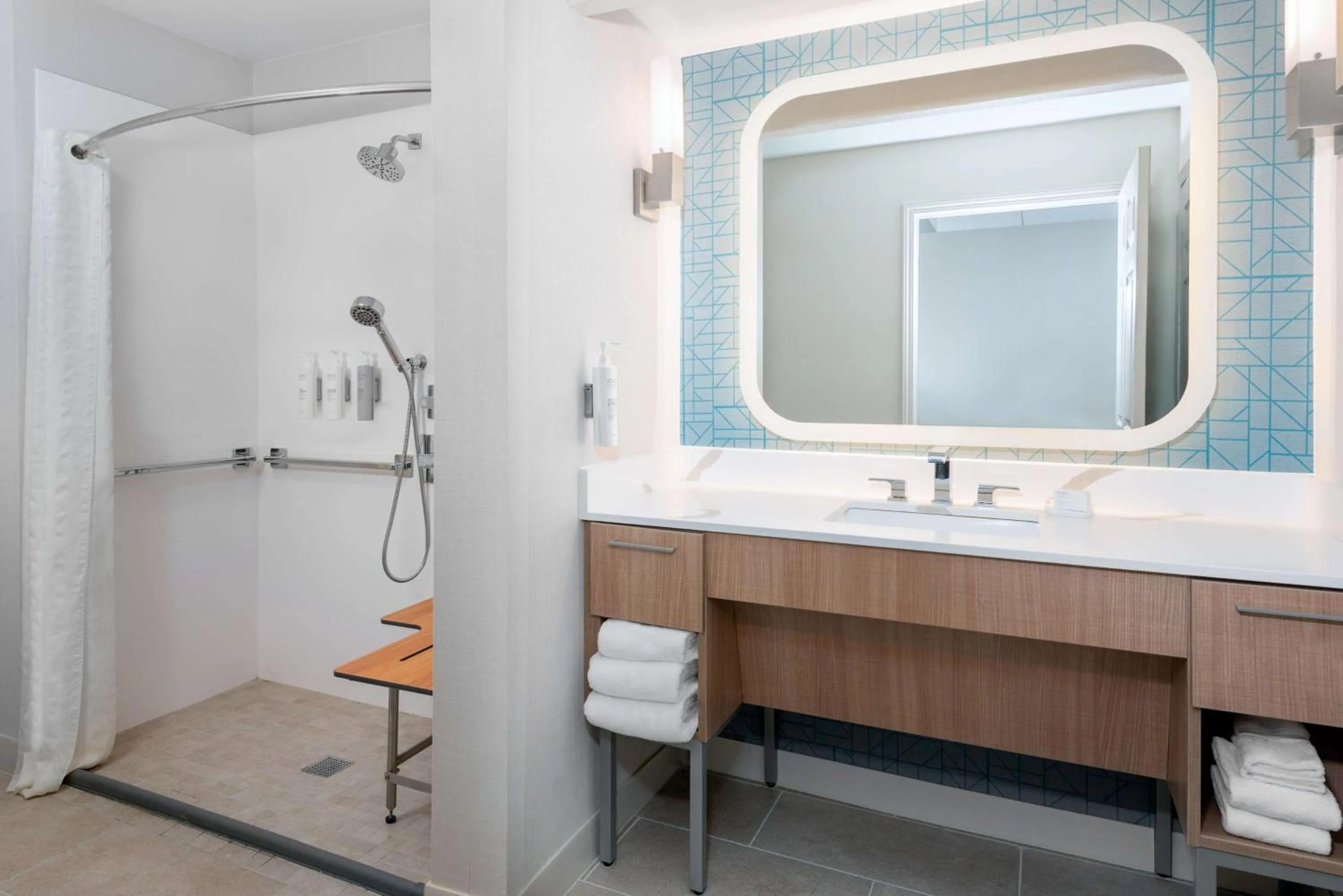 Bathroom in Homewood Suites by Hilton Buffalo/Airport