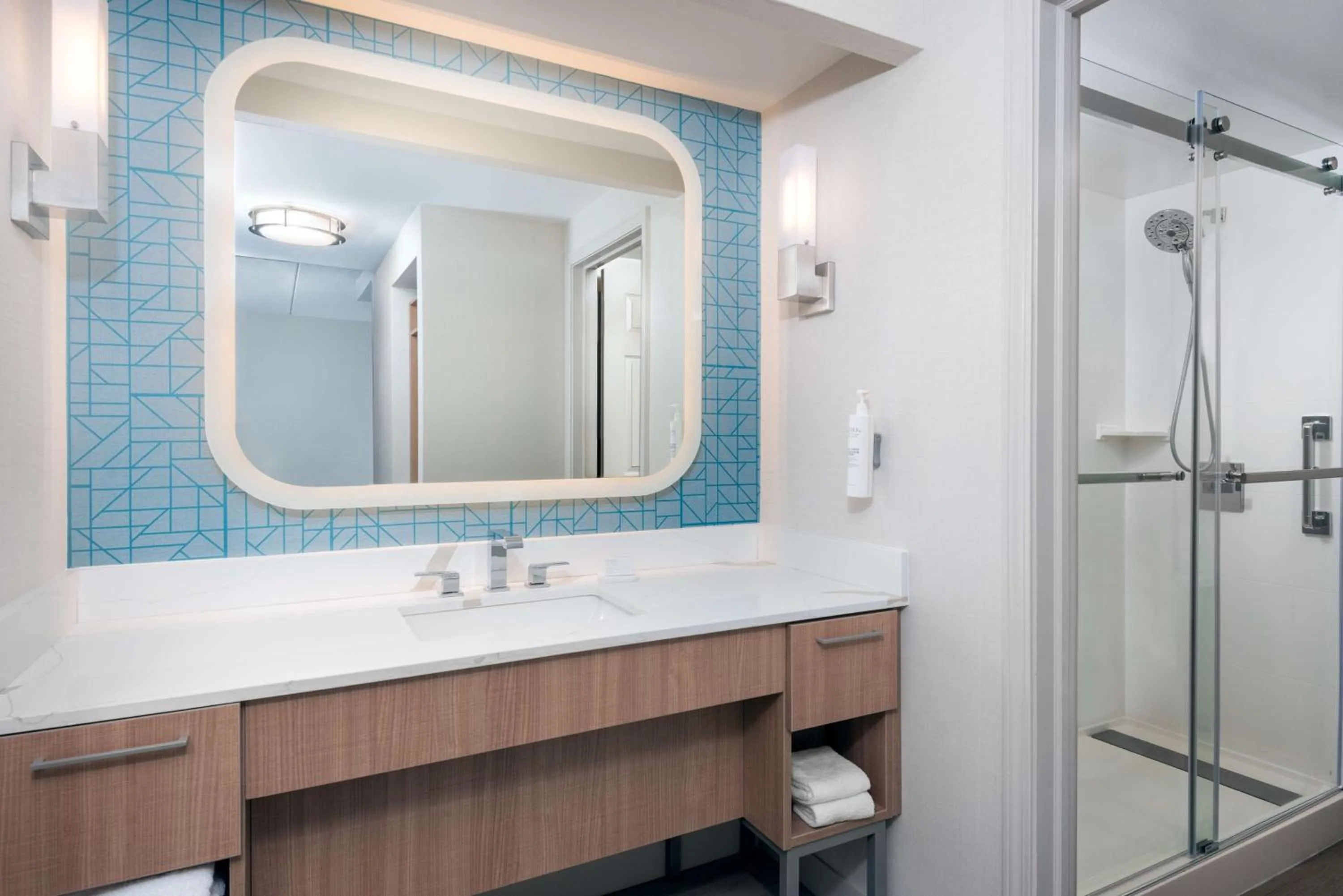 Bathroom in Homewood Suites by Hilton Buffalo/Airport