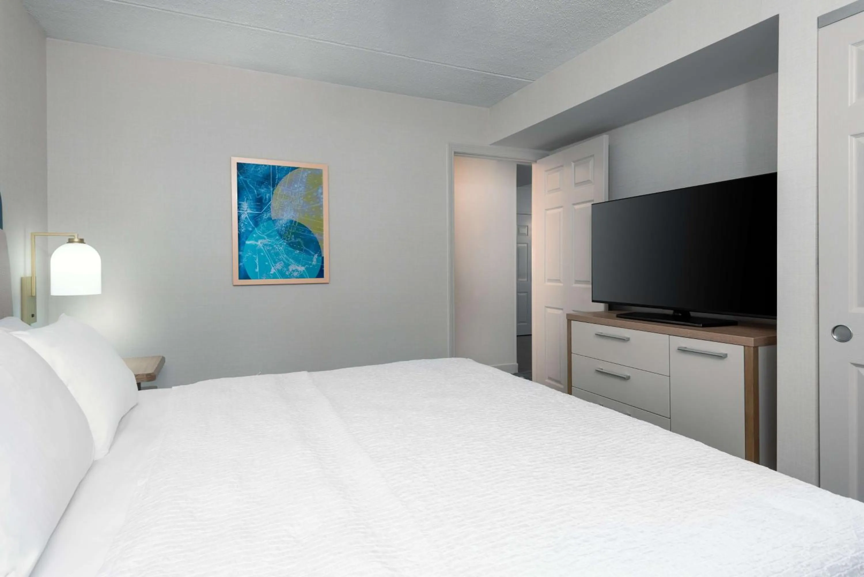 Bed in Homewood Suites by Hilton Buffalo/Airport