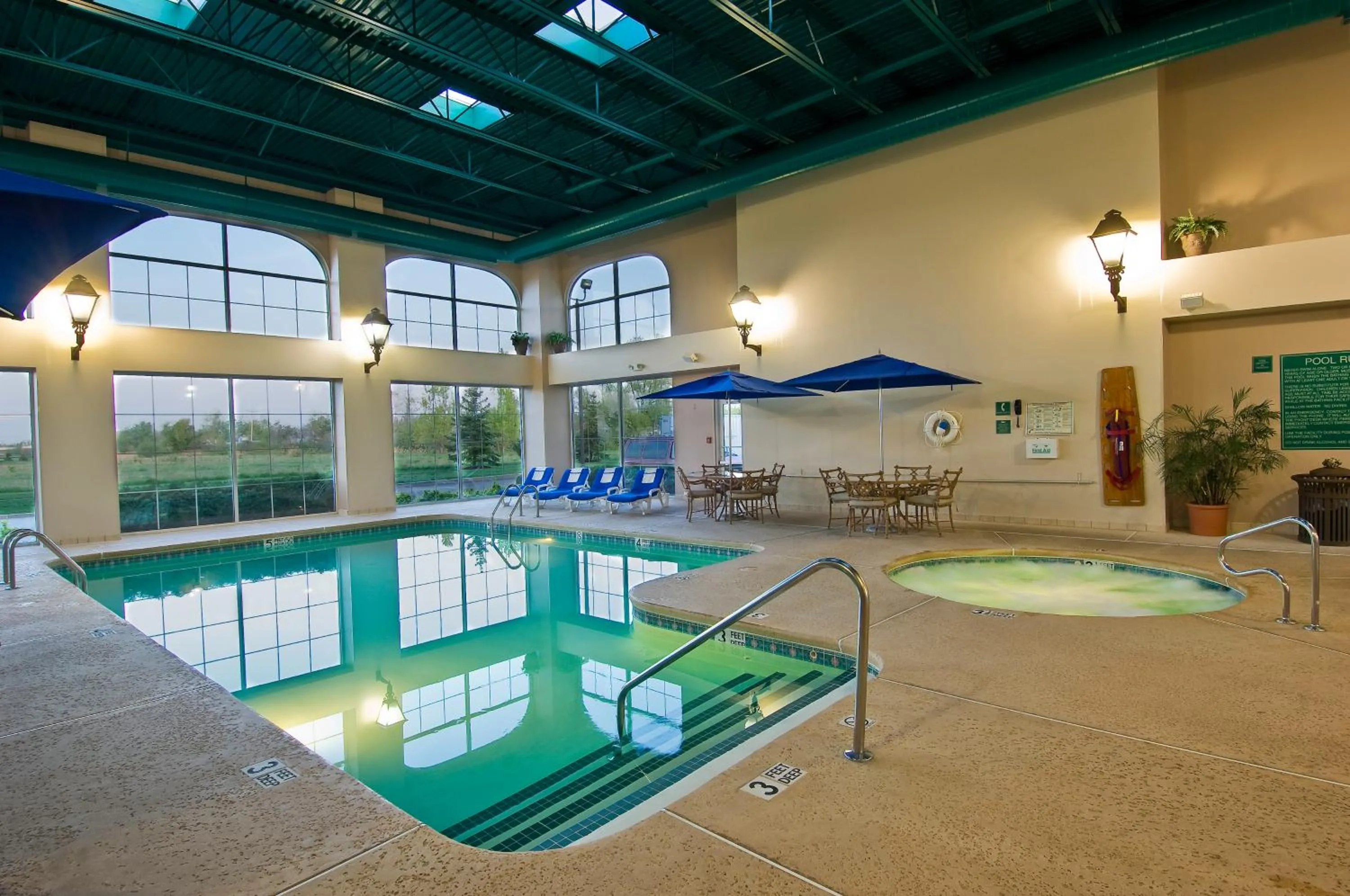 Swimming pool in Homewood Suites by Hilton Buffalo/Airport