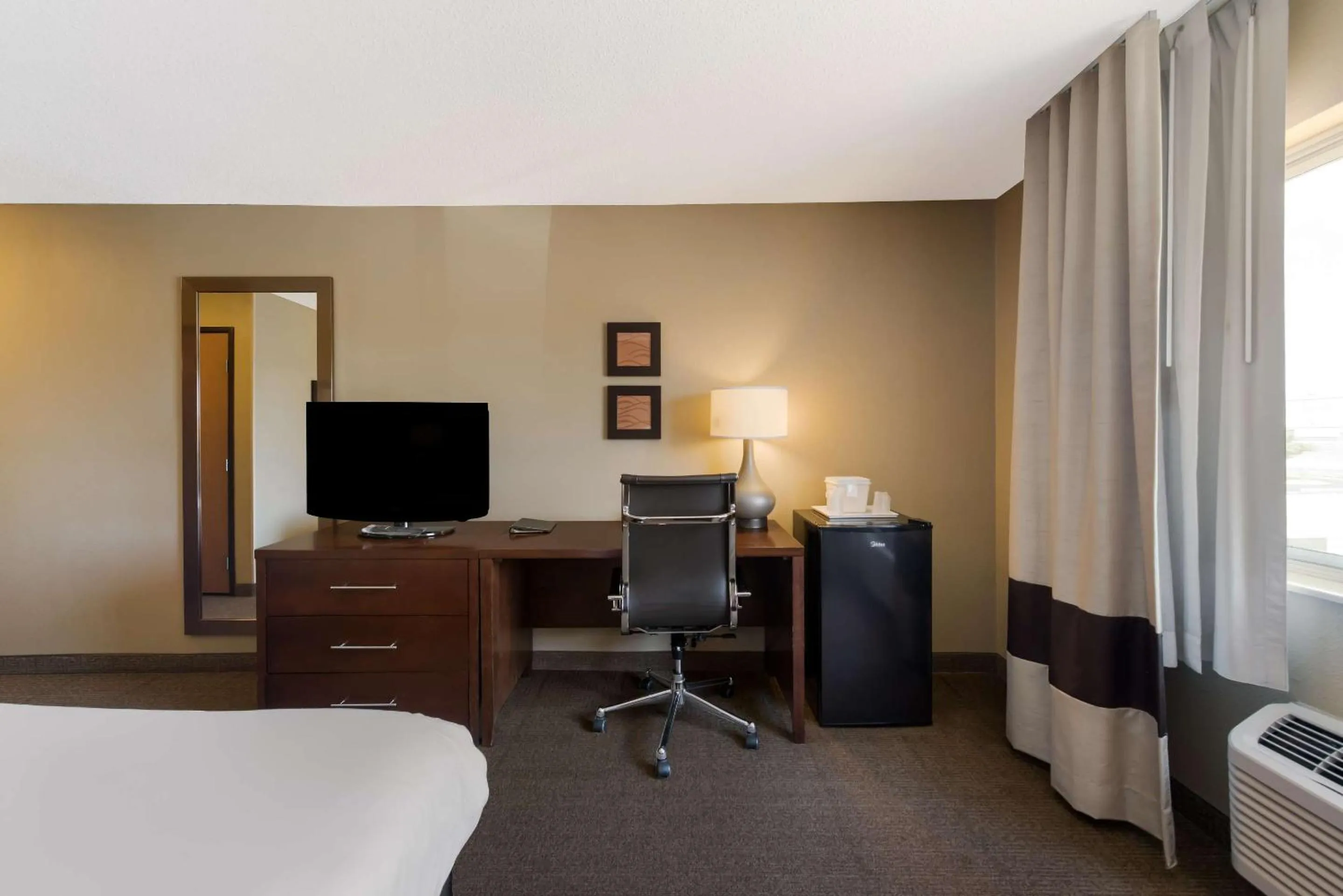 Bedroom, Bed in Comfort Inn Wichita East
