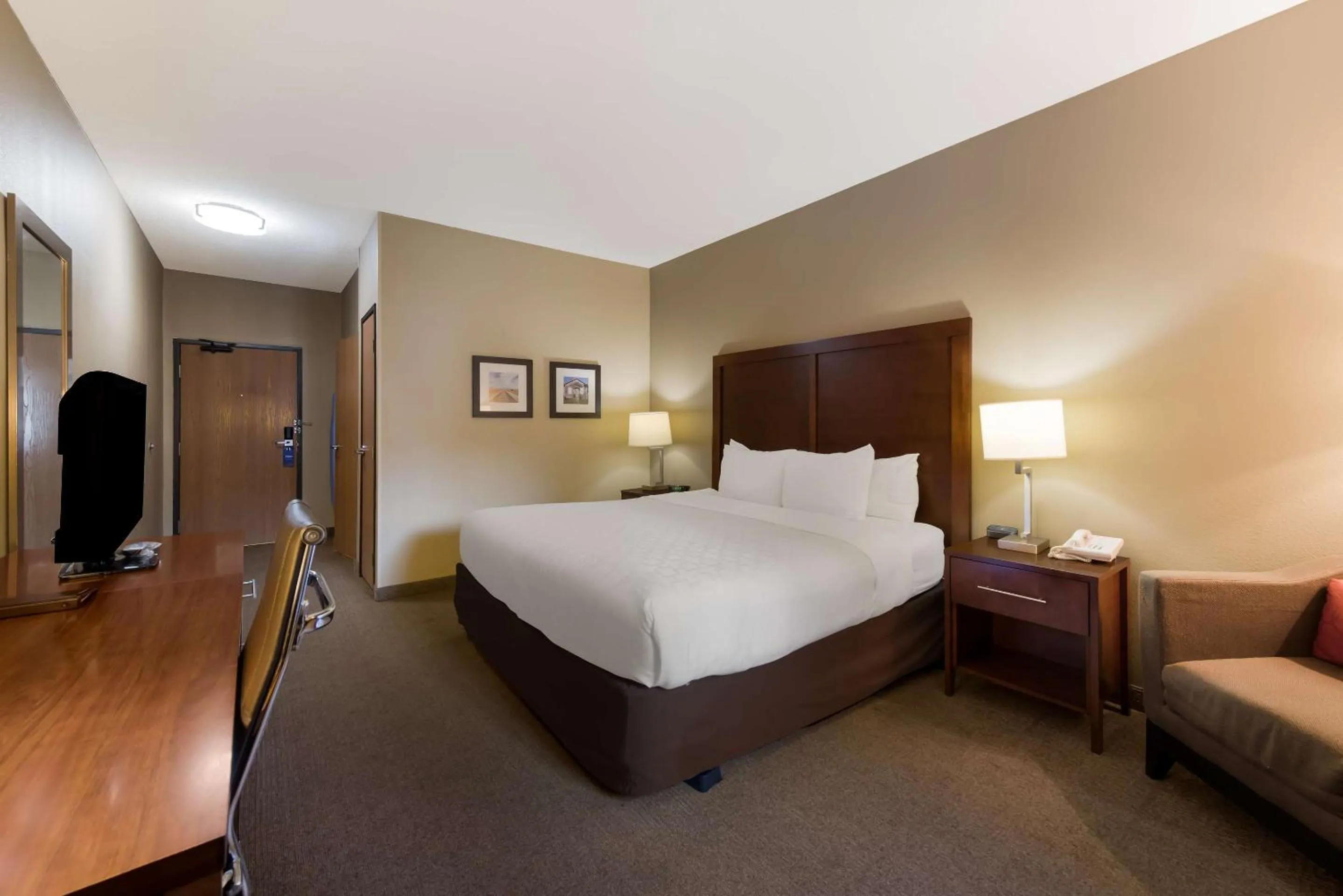 Bedroom, Bed in Comfort Inn Wichita East
