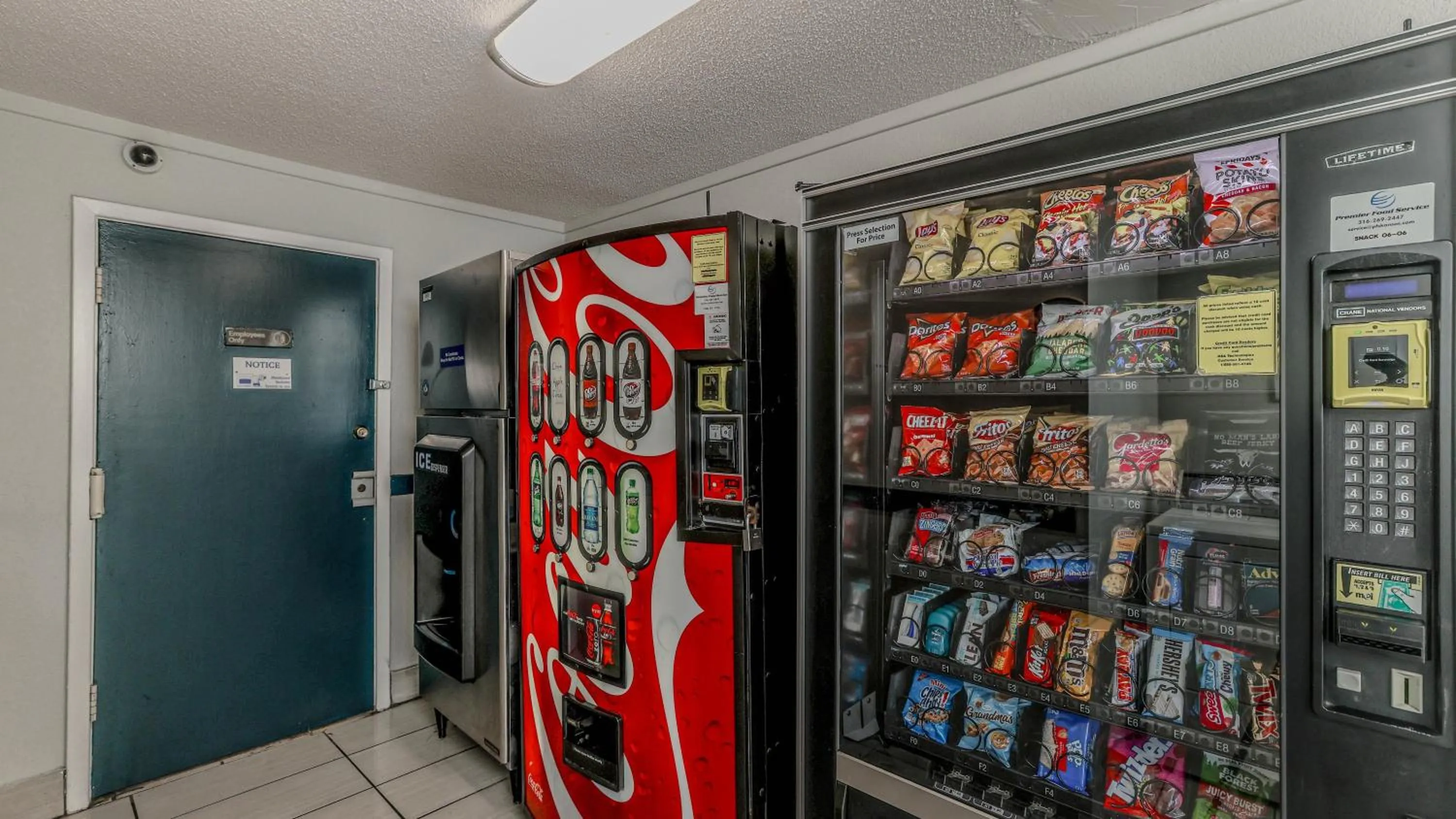Food and drinks in Motel 6-Wichita, KS