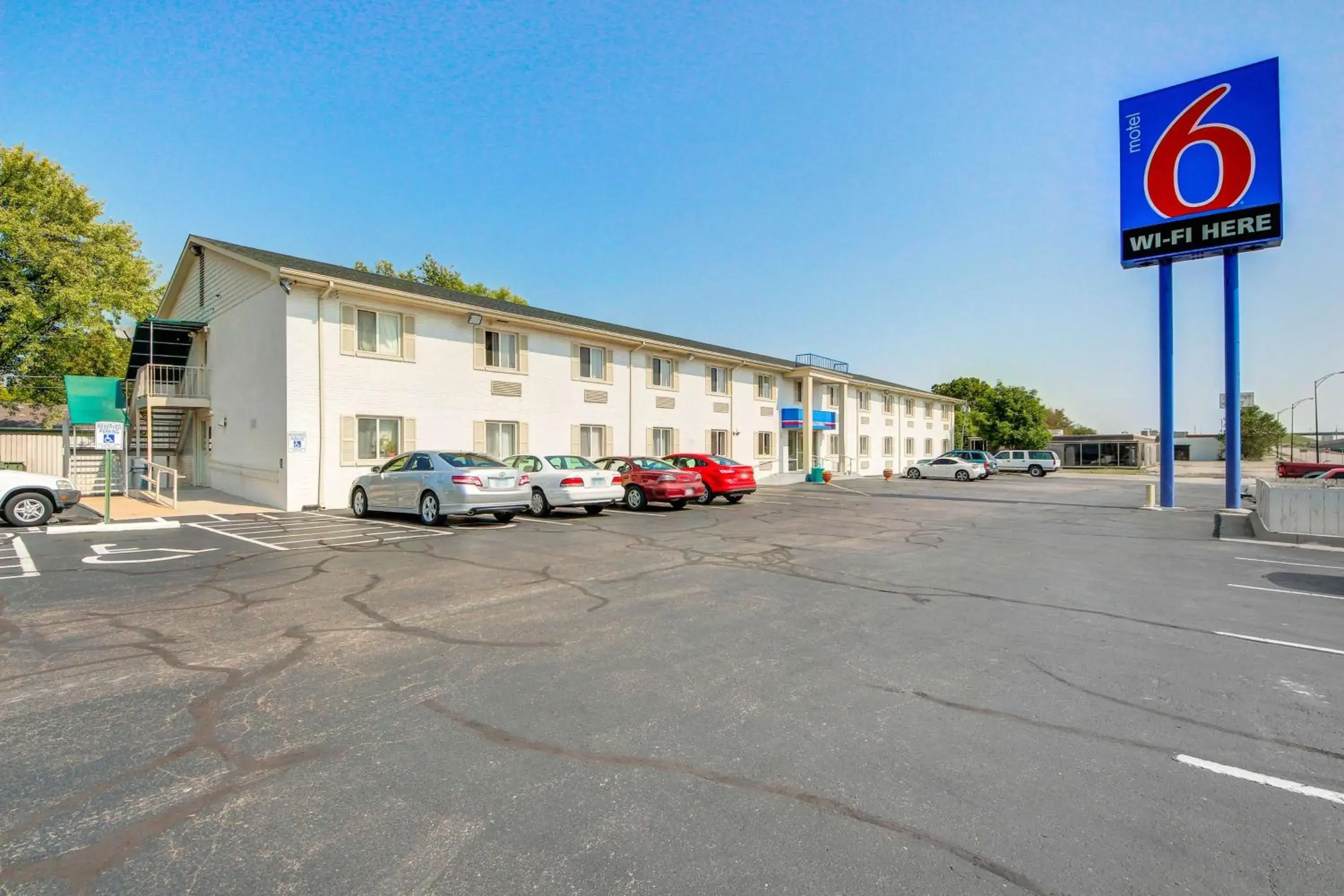 Property building in Motel 6-Wichita, KS Property building in Motel 6-Wichita, KS
