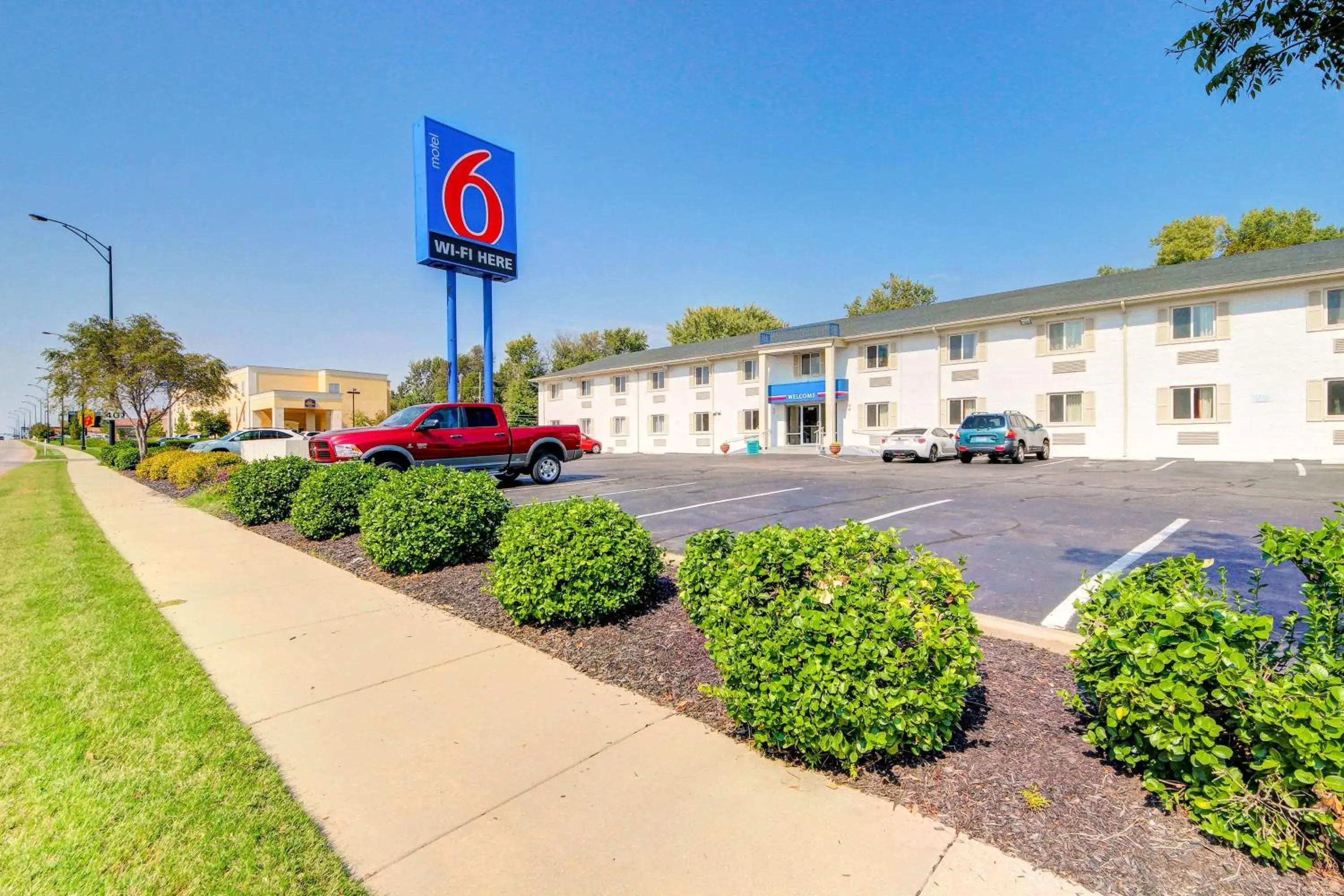 Property building in Motel 6-Wichita, KS Property building in Motel 6-Wichita, KS