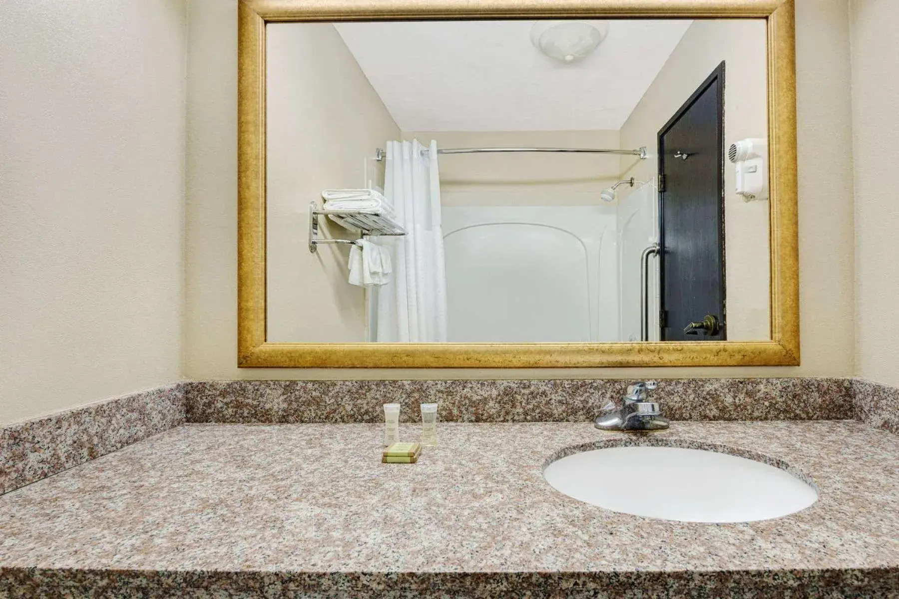 Super 8 by Wyndham Hutchinson Super 8 by Wyndham Hutchinson