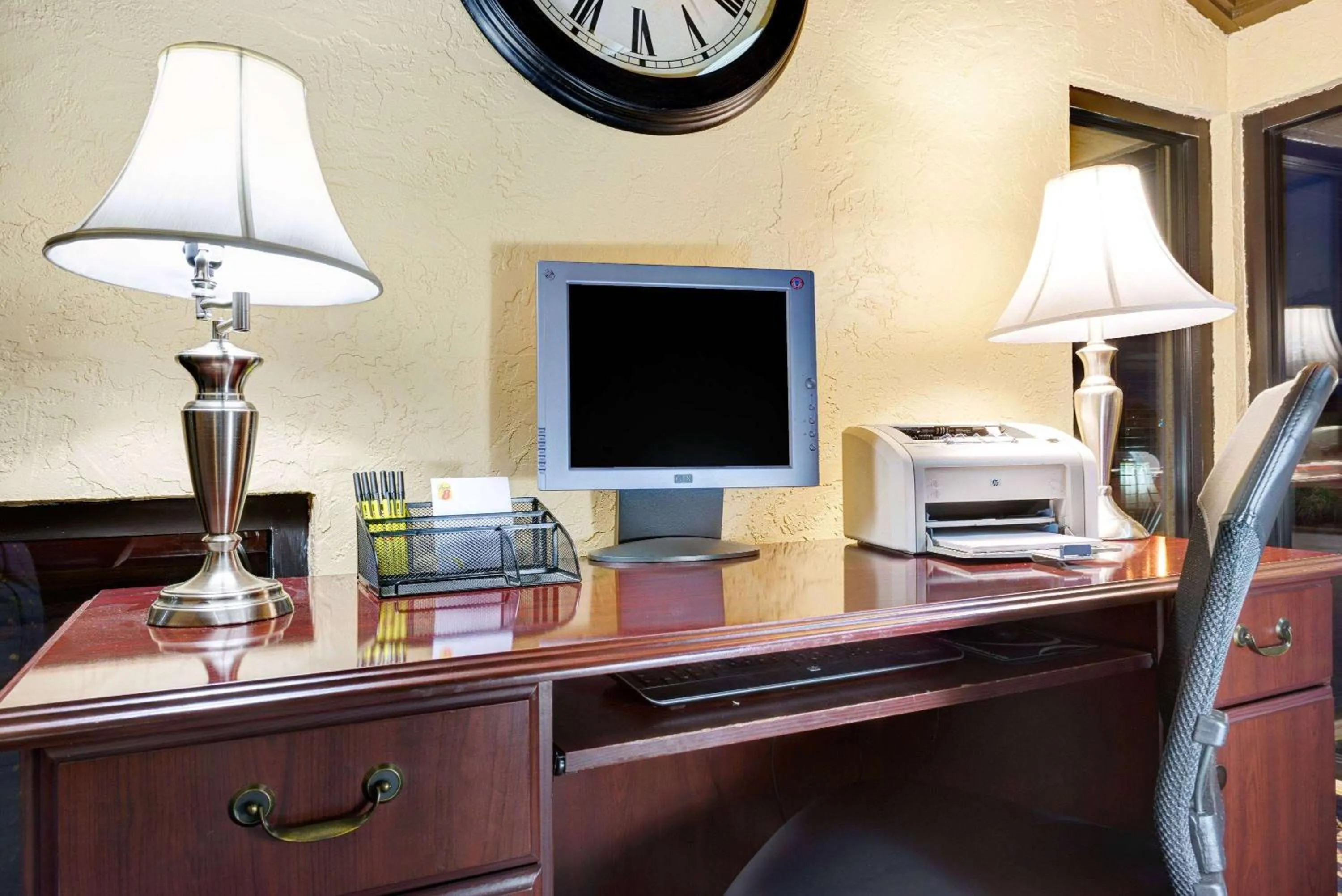 Business facilities in Super 8 by Wyndham Hutchinson