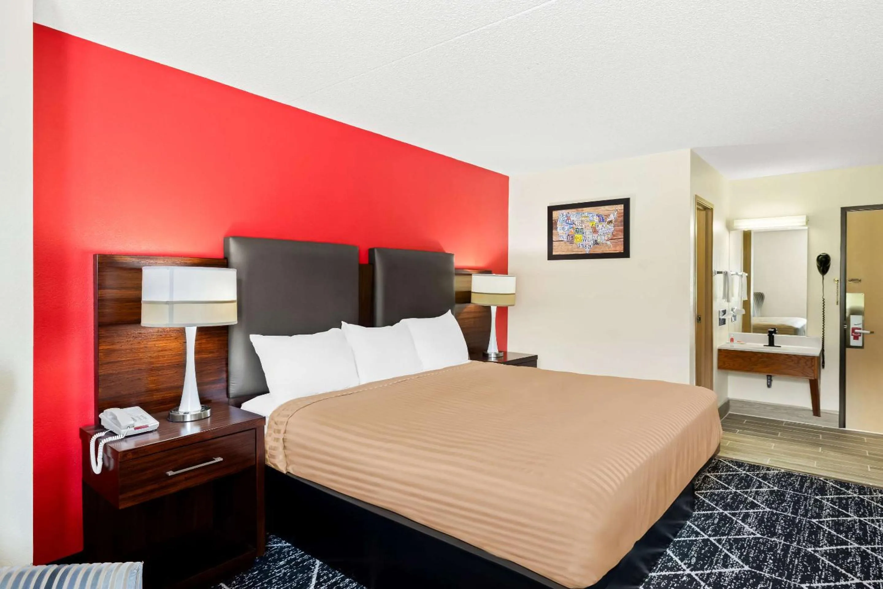 Bedroom, Bed in Econo Lodge