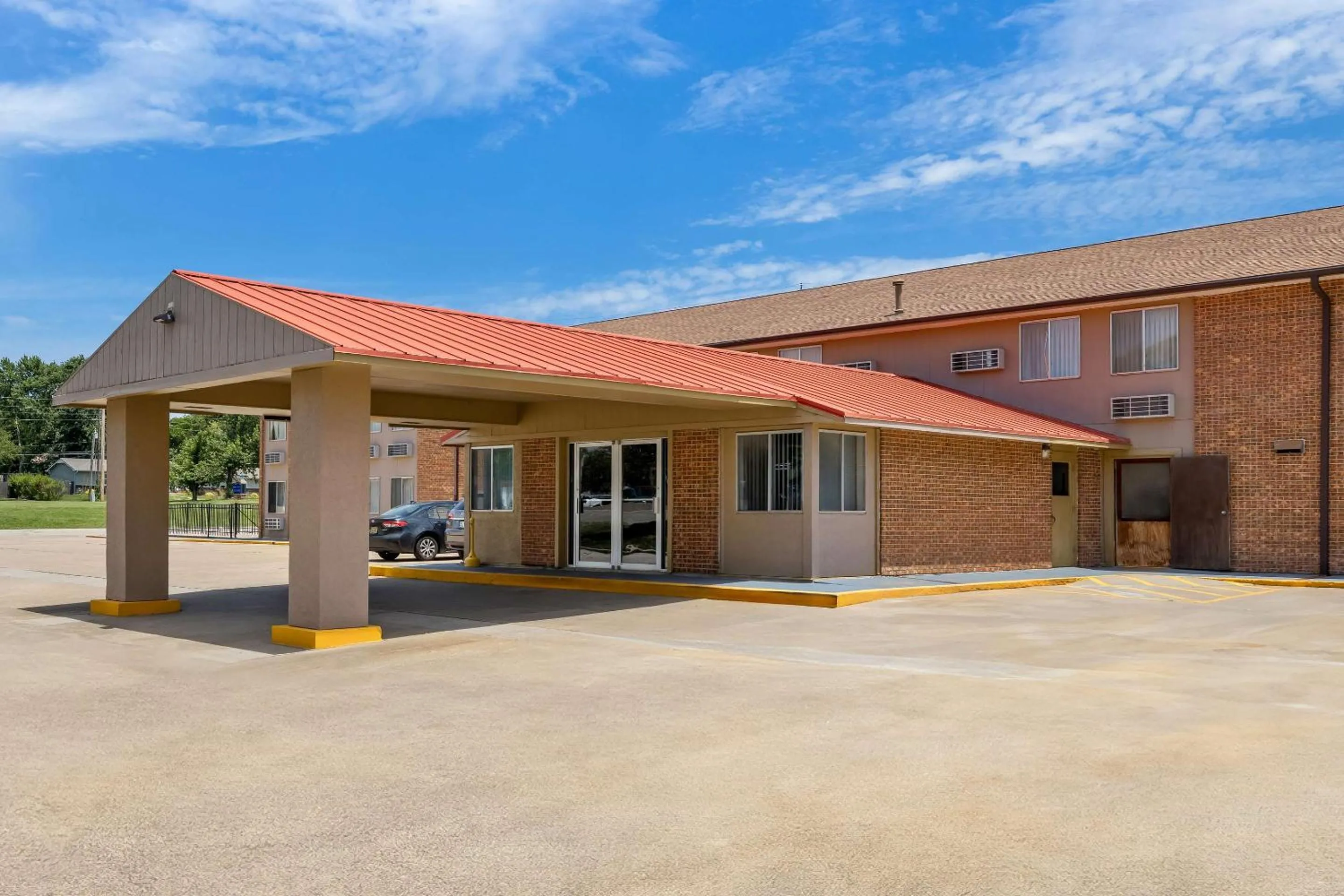 Property building in Econo Lodge