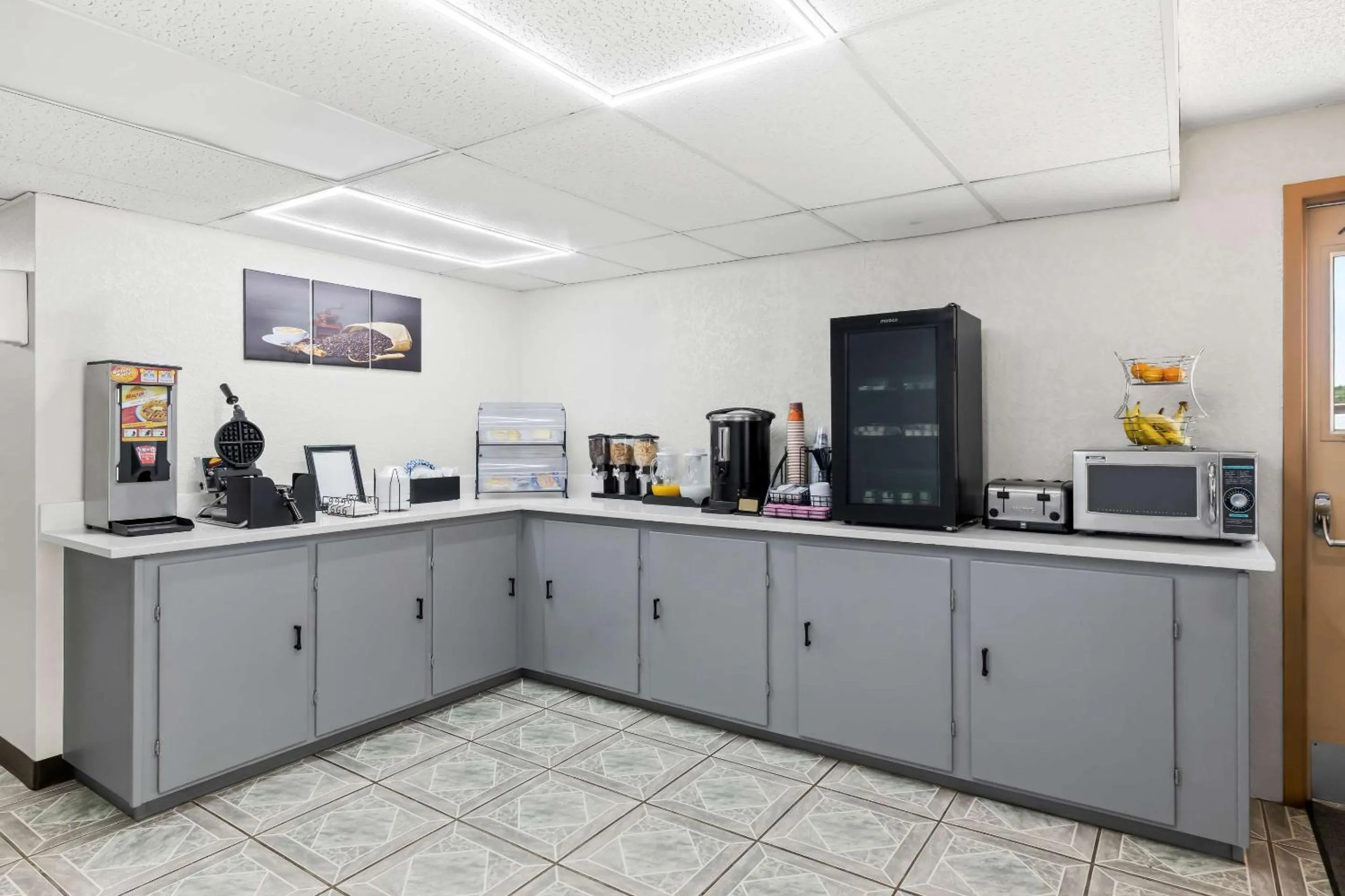 Breakfast in Econo Lodge