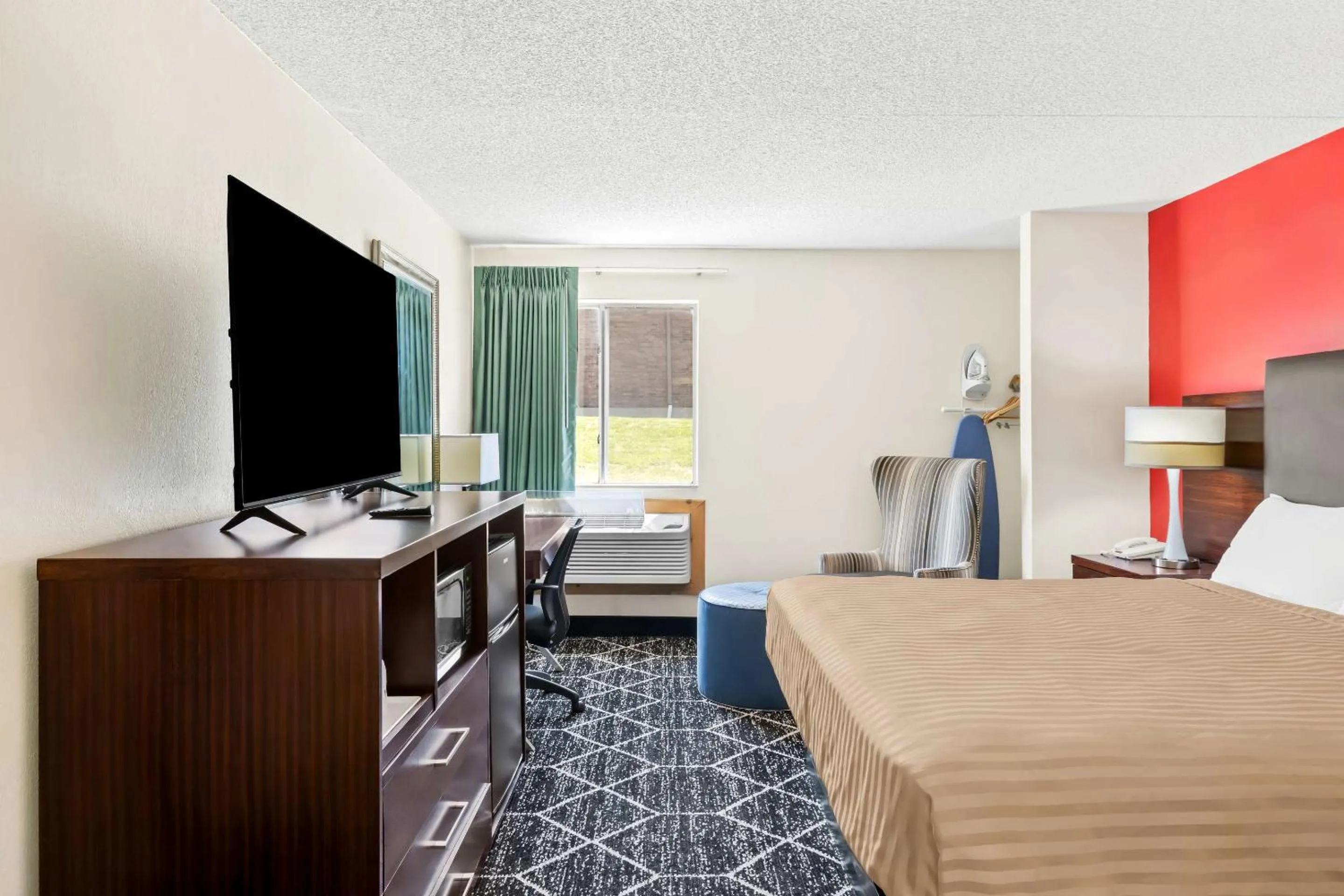 Bedroom, Bed in Econo Lodge