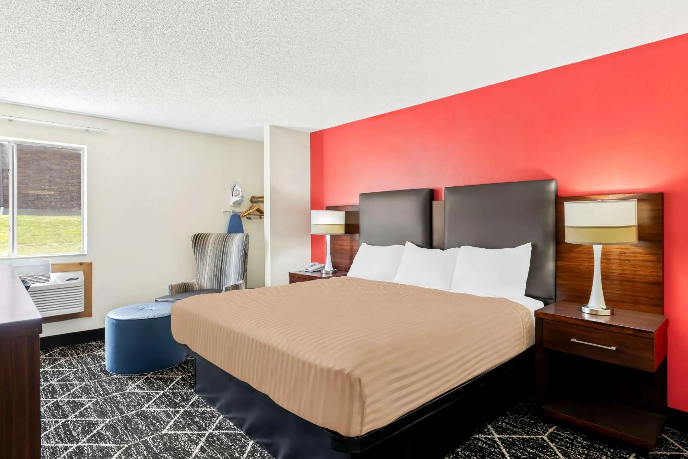 Bedroom, Bed in Econo Lodge