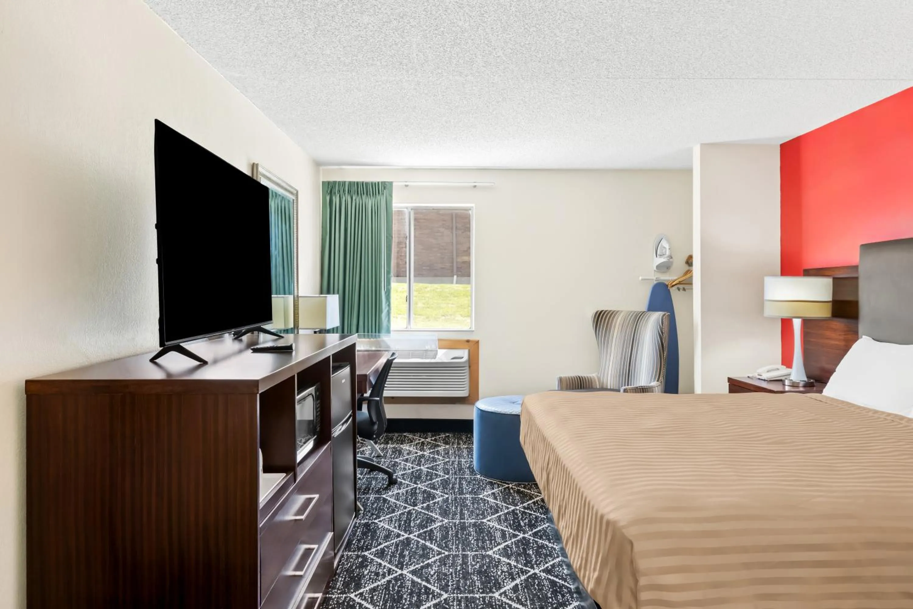 Bedroom, Bed in Econo Lodge