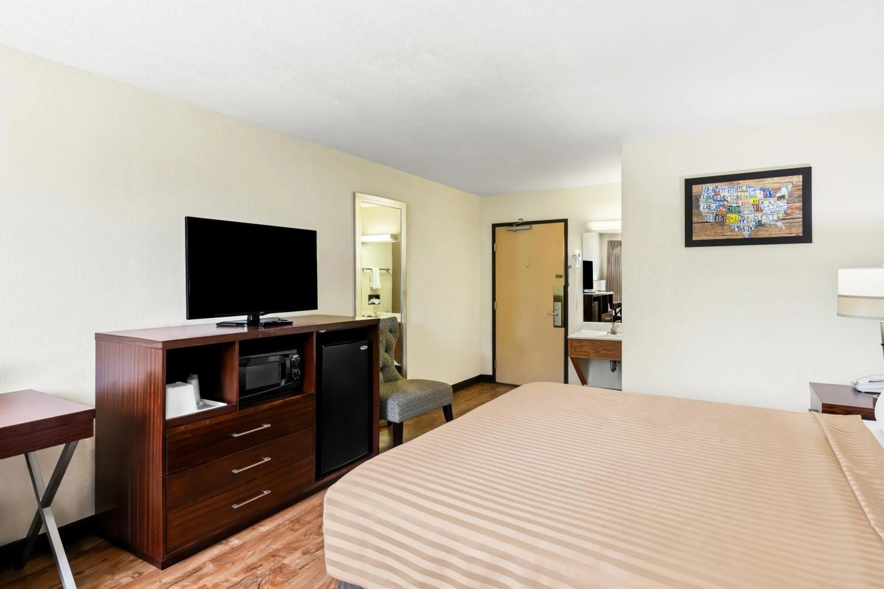 Bedroom, Bed in Econo Lodge