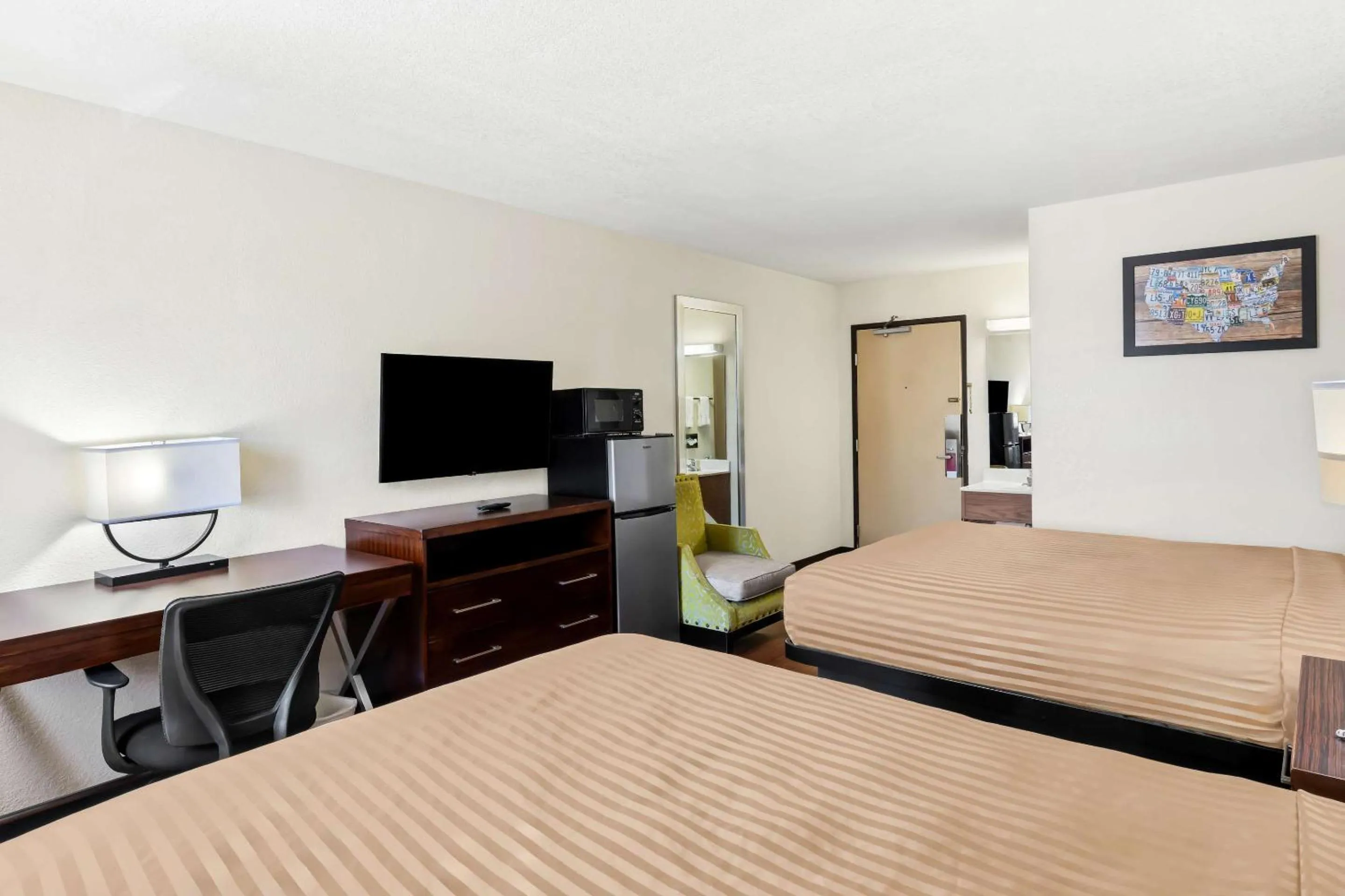 Bedroom, Bed in Econo Lodge