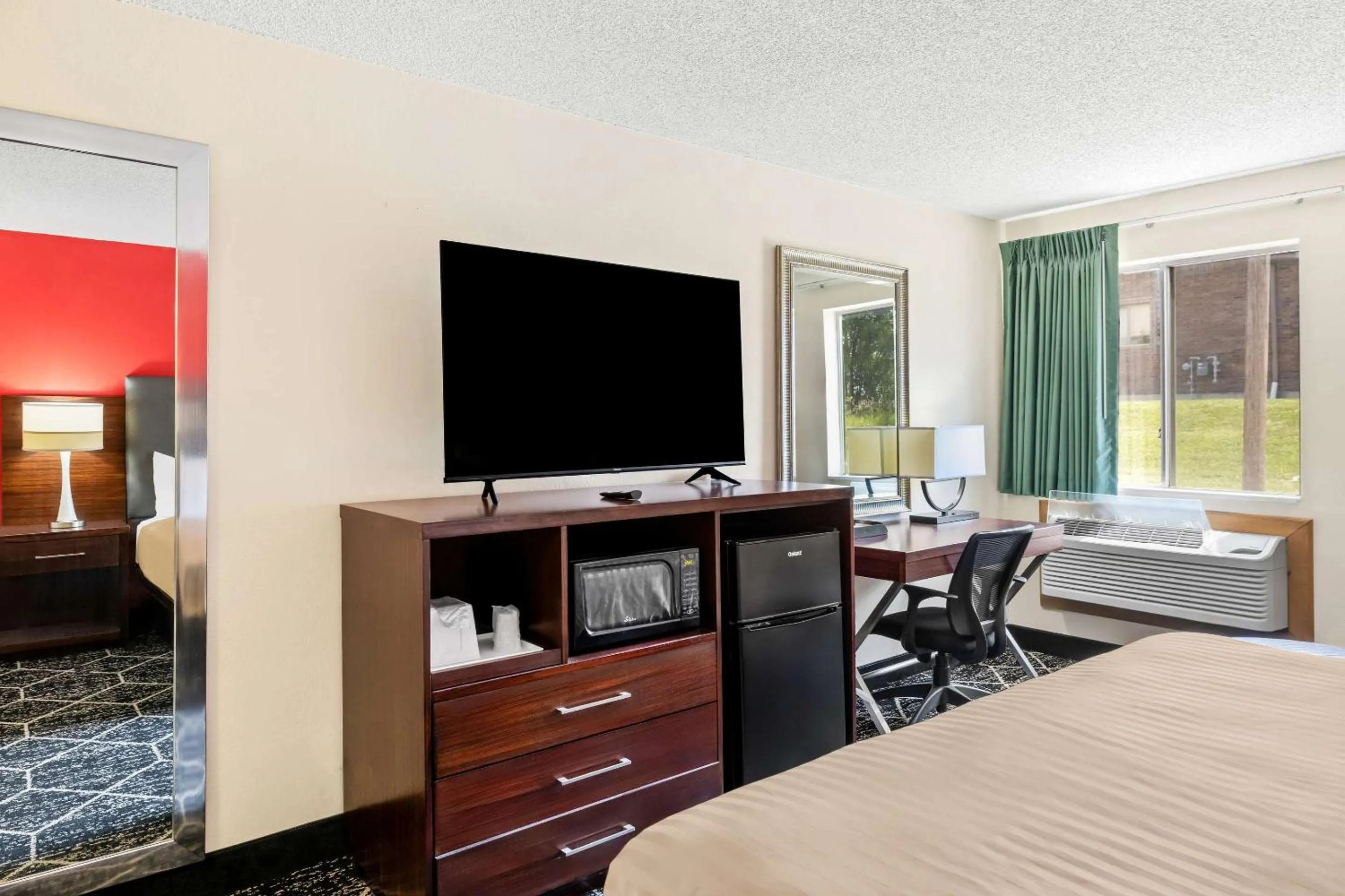 Bedroom, Bed in Econo Lodge