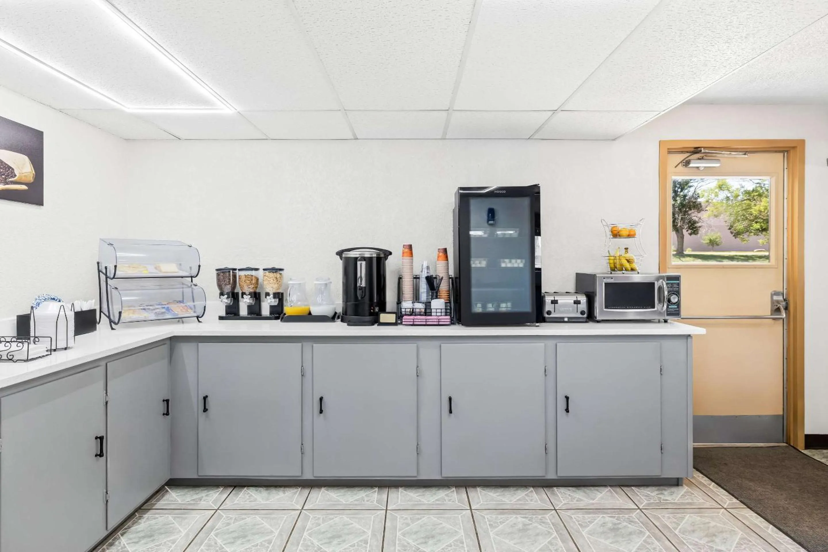 Breakfast in Econo Lodge