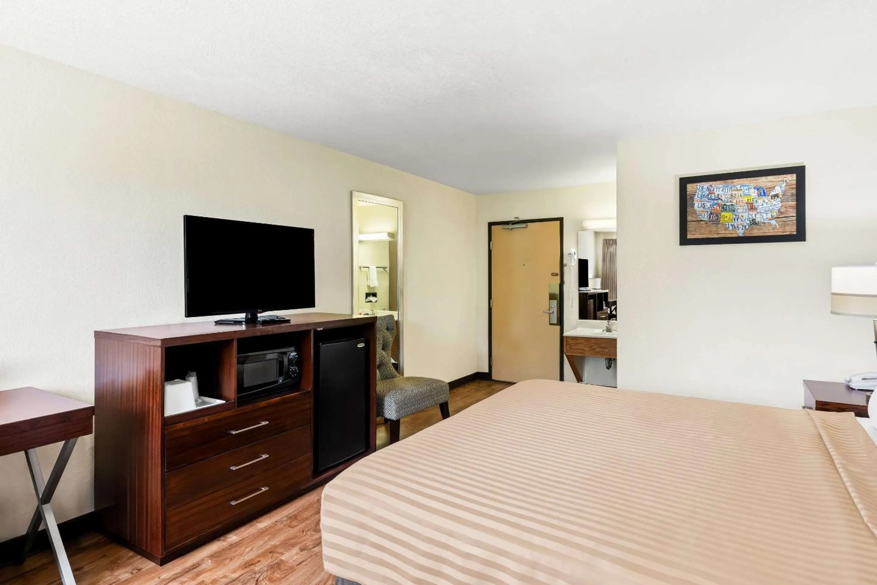 Bedroom, Bed in Econo Lodge