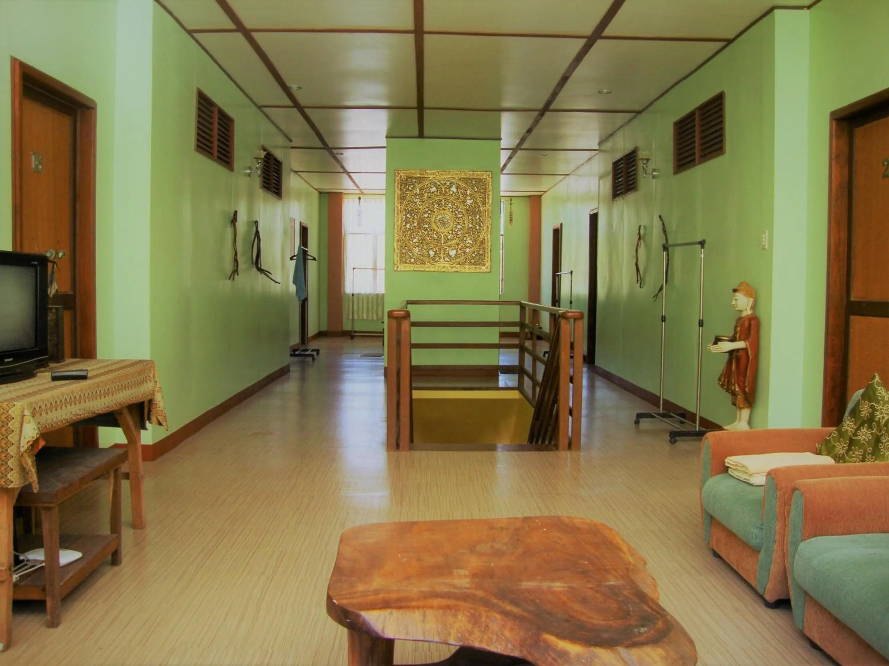 Lolo Oyong Pension House