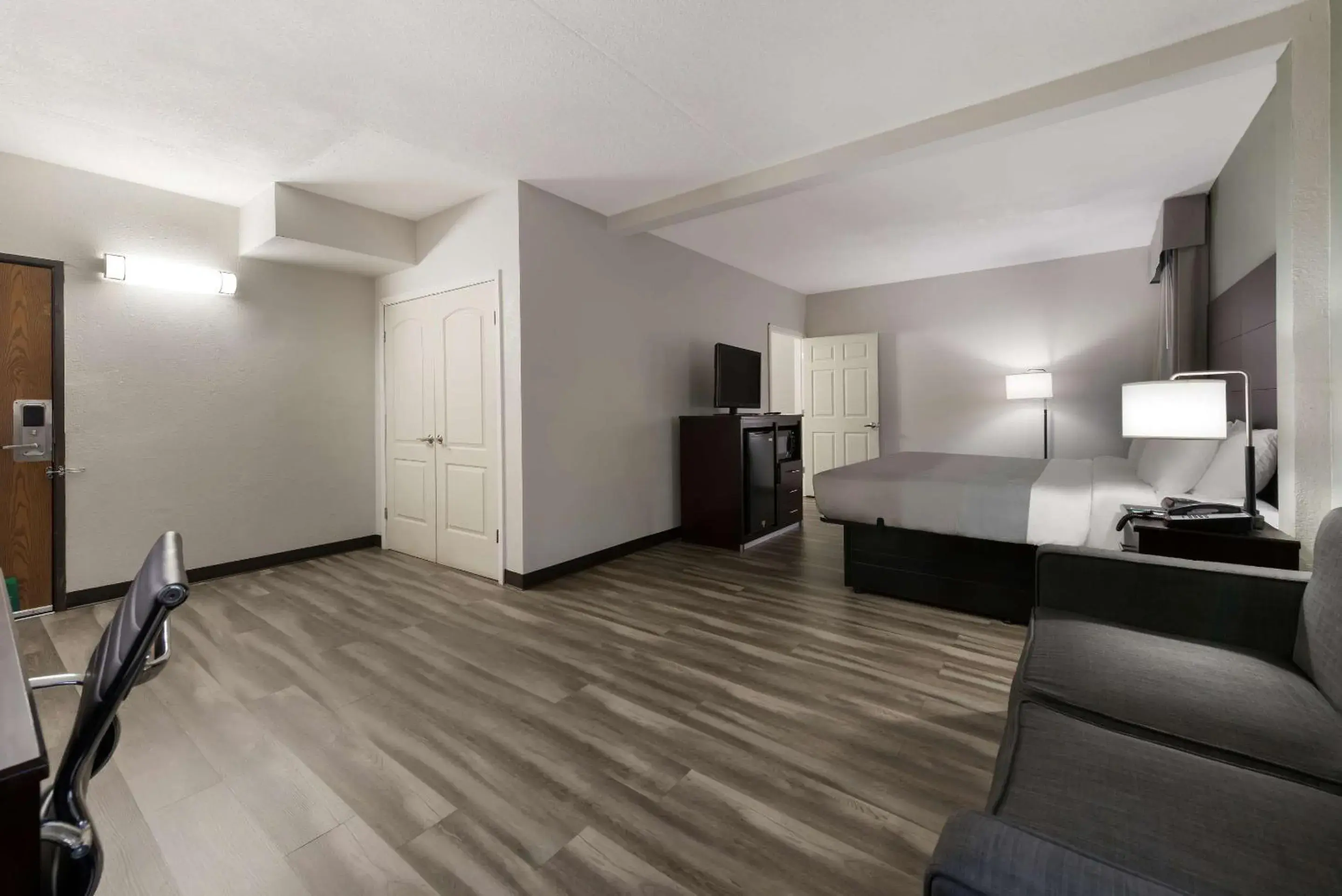 Bedroom in Quality Inn Merriam Kansas City Bedroom in Quality Inn Merriam Kansas City